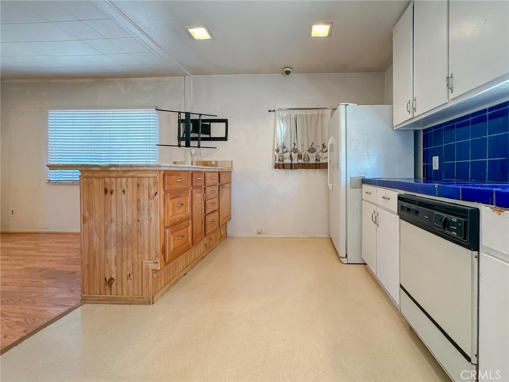 Los Angeles, California, 90043, United States, 2 Bedrooms Bedrooms, ,1 BathroomBathrooms,Residential,For Sale,1905561
