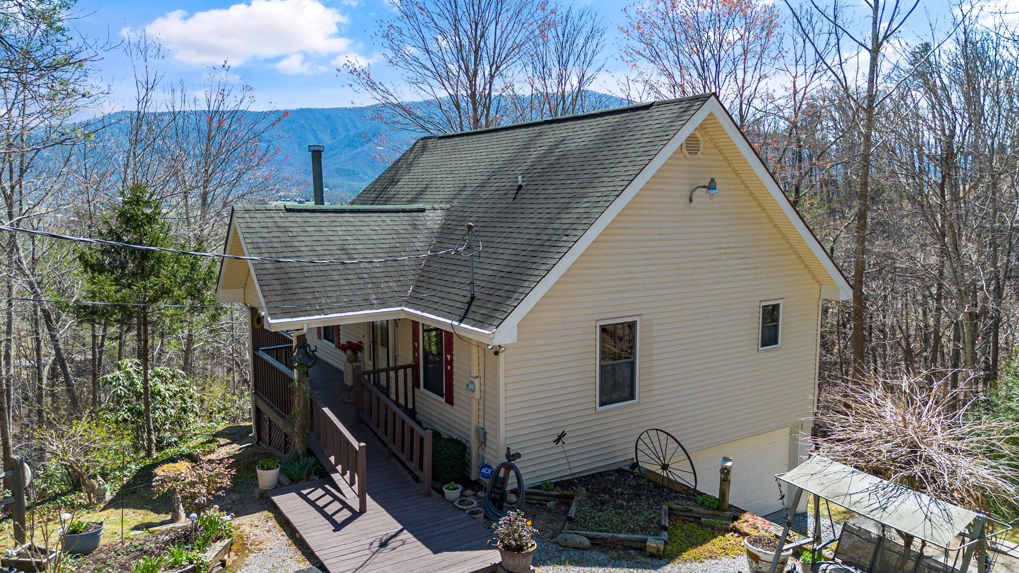 Sevierville, Tennessee, 37862, United States, 2 Bedrooms Bedrooms, ,3 BathroomsBathrooms,Residential,For Sale,1977968