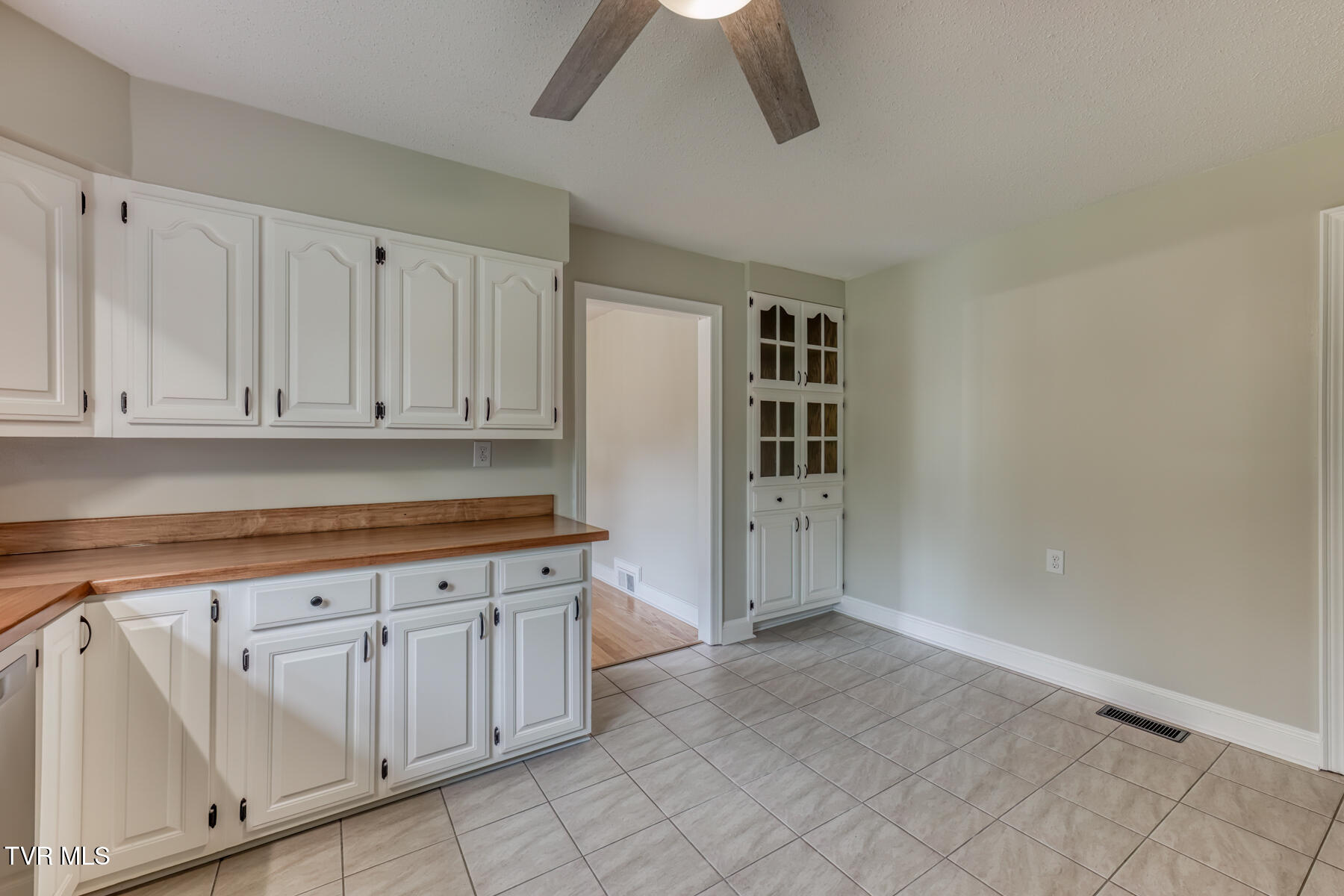 Afton, Tennessee, 37616, United States, 5 Bedrooms Bedrooms, ,3 BathroomsBathrooms,Residential,For Sale,2048467