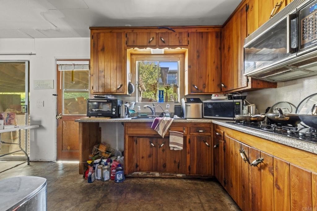 Santee, California, 92071, United States, 3 Bedrooms Bedrooms, ,3 BathroomsBathrooms,Residential,For Sale,1990944