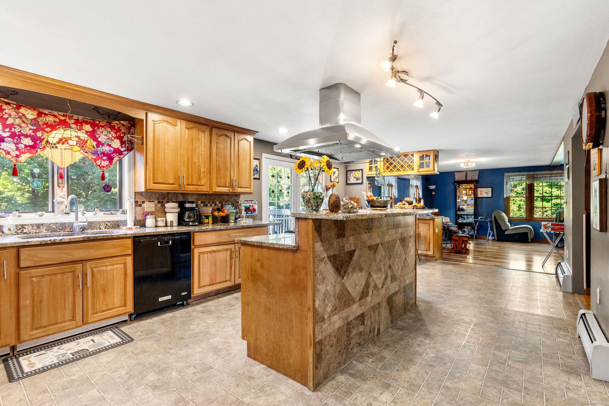  233 Lovers Ln, Haverhill, MA, 01830 - 物件實景