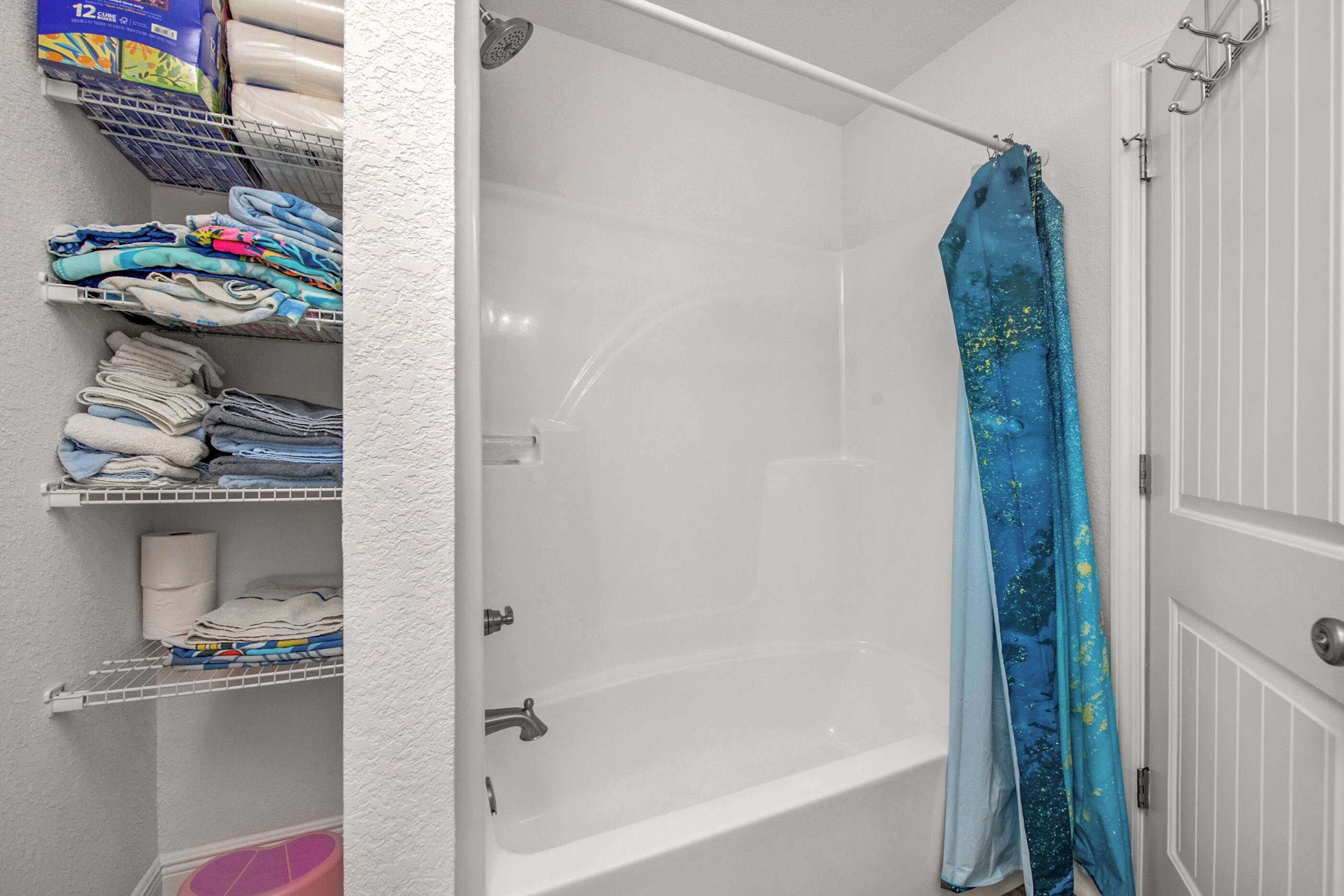 Gulf Breeze, Florida, 32563, United States, 5 Bedrooms Bedrooms, ,3 BathroomsBathrooms,Residential,For Sale,1950395