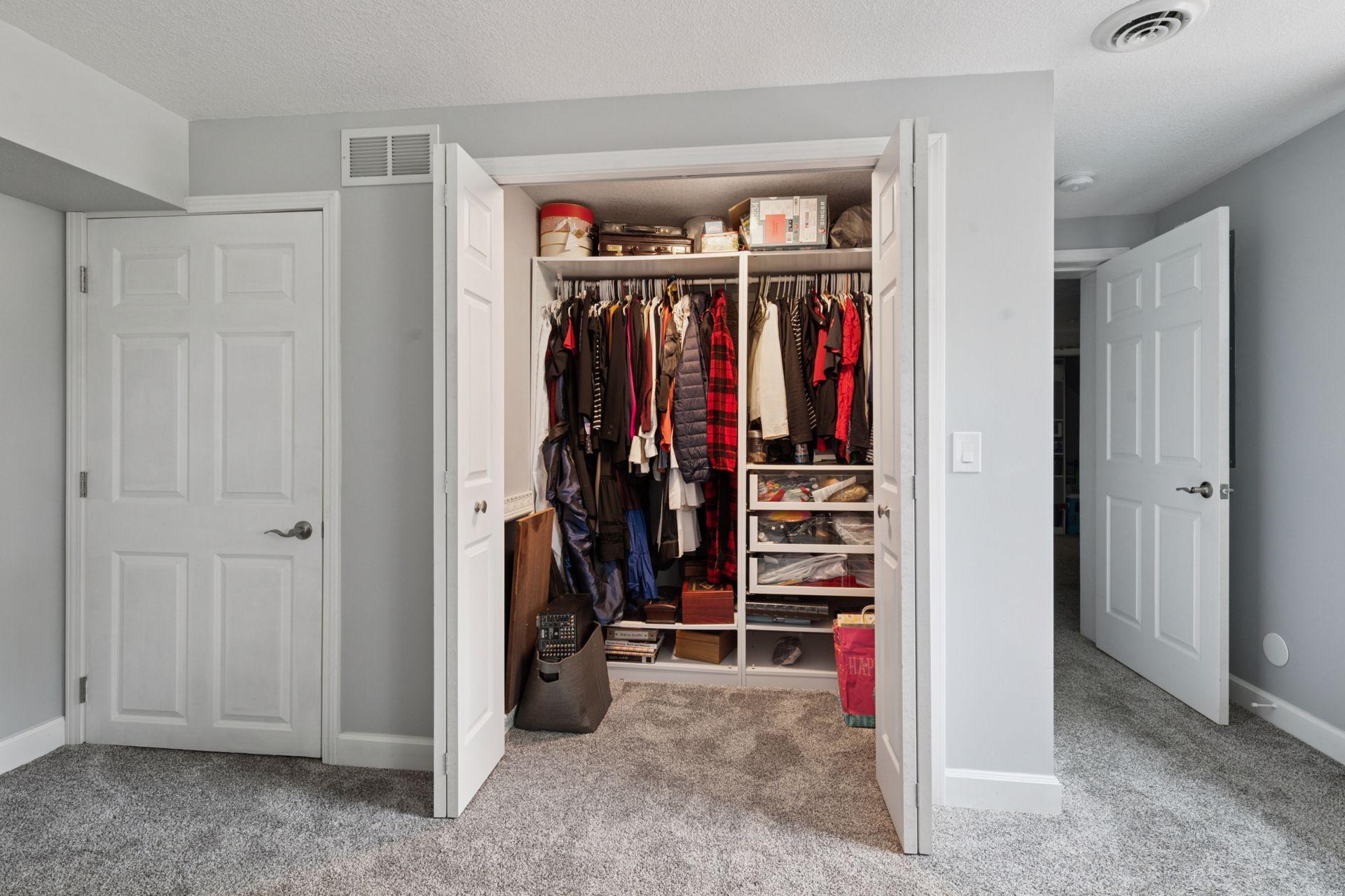 Edina, Minnesota, 55435, United States, 4 Bedrooms Bedrooms, ,3 BathroomsBathrooms,Residential,For Sale,1998475