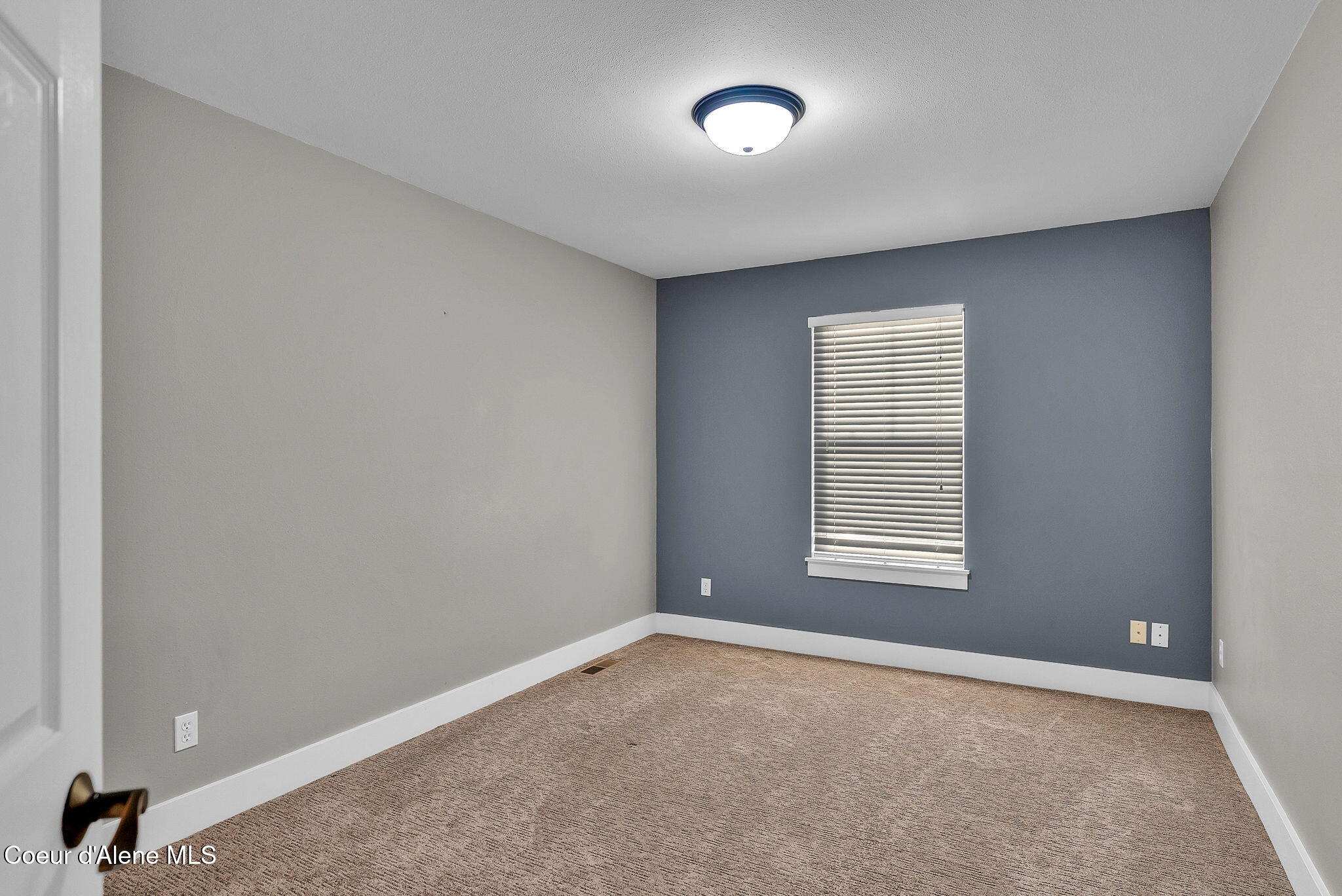 Coeur D'alene, Idaho, 83815, United States, 3 Bedrooms Bedrooms, ,2 BathroomsBathrooms,Residential,For Sale,1965651