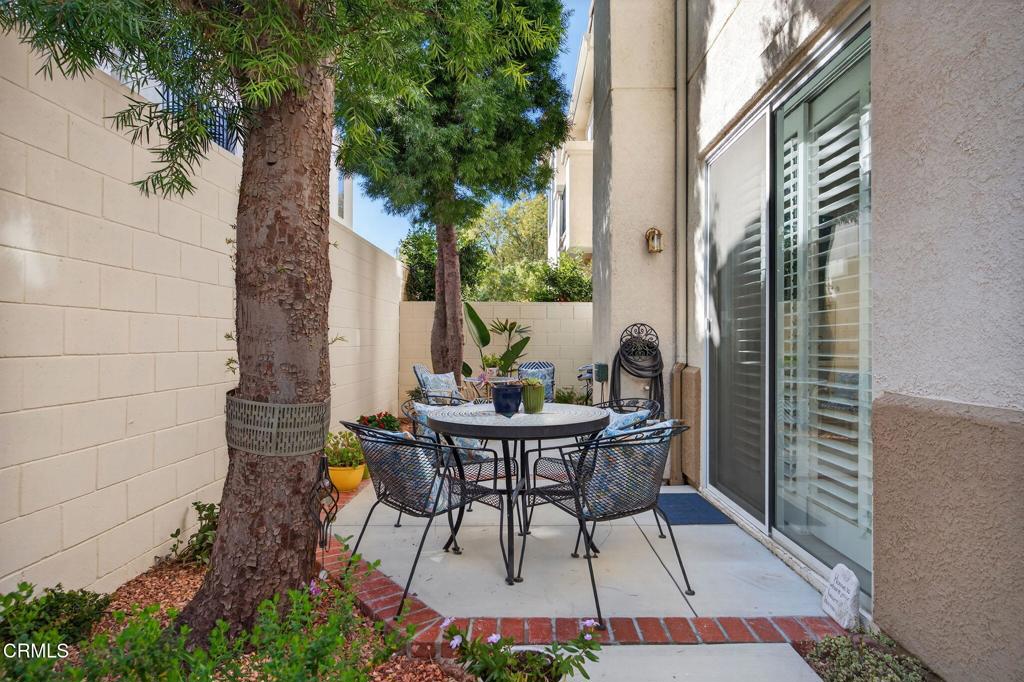 Moorpark, California, 93021, United States, 2 Bedrooms Bedrooms, ,3 BathroomsBathrooms,Residential,For Sale,1989466