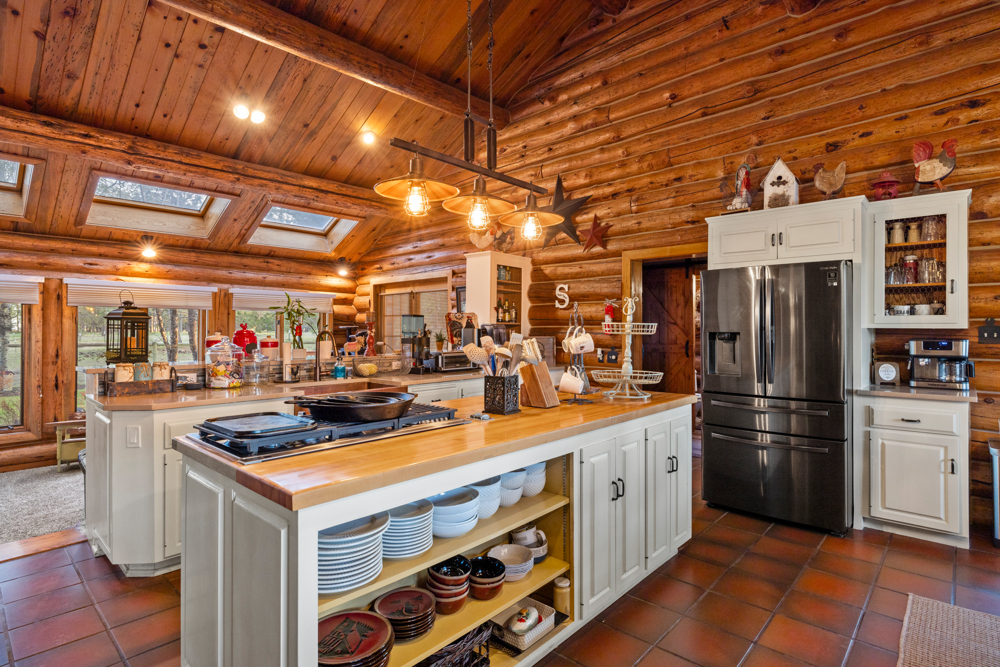 CHILOQUIN, Oregon, 97624, United States, 3 Bedrooms Bedrooms, ,3 BathroomsBathrooms,Residential,For Sale,1974697