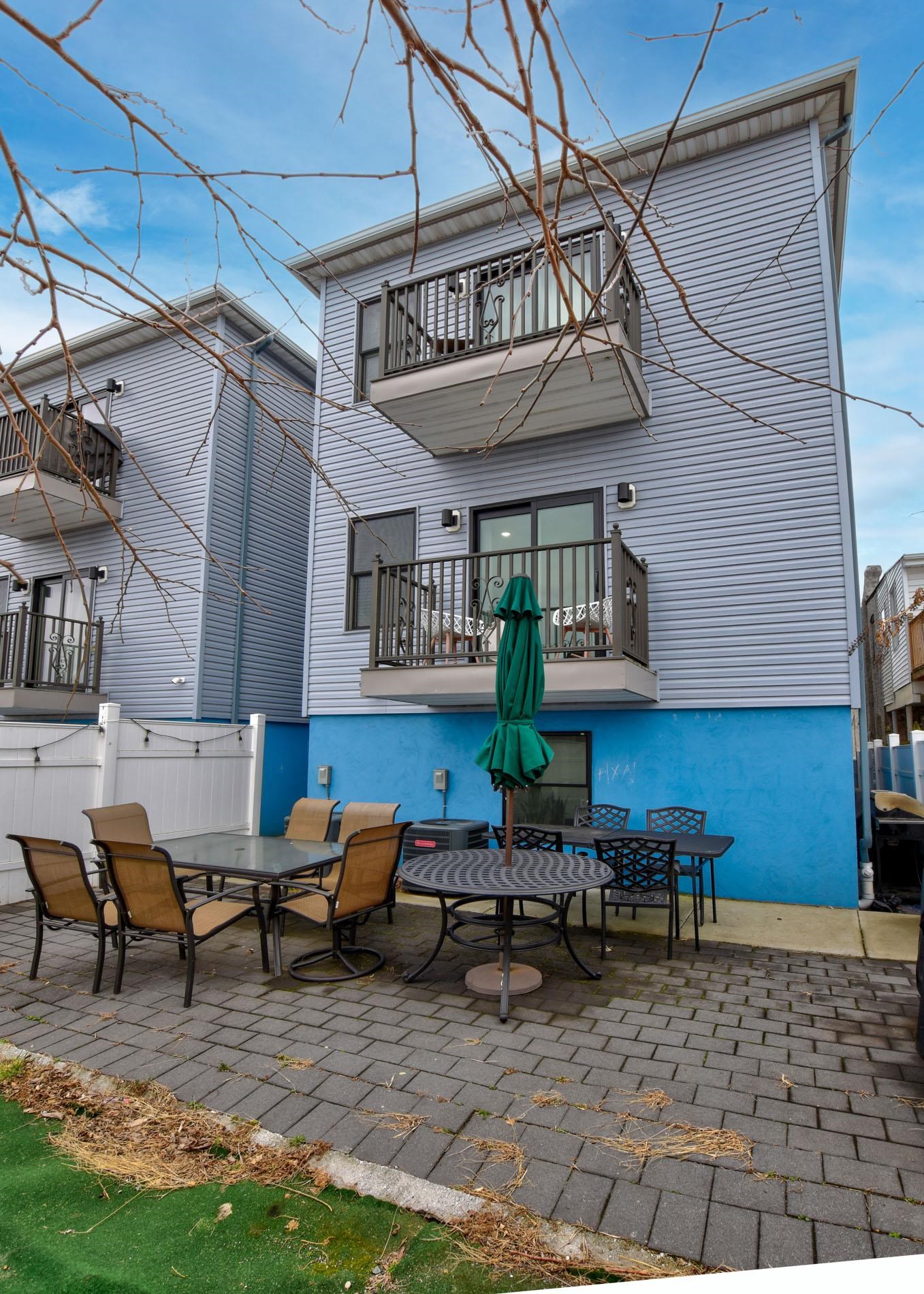 Bayonne, New Jersey, 07002, United States, 7 Bedrooms Bedrooms, ,5 BathroomsBathrooms,Residential,For Sale,1907714