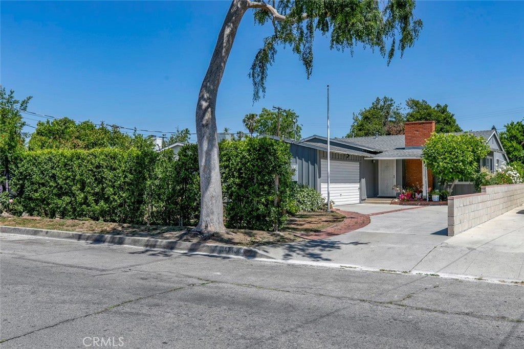 Van Nuys, California, 91405, United States, 2 Bedrooms Bedrooms, ,2 BathroomsBathrooms,Residential,For Sale,1993356