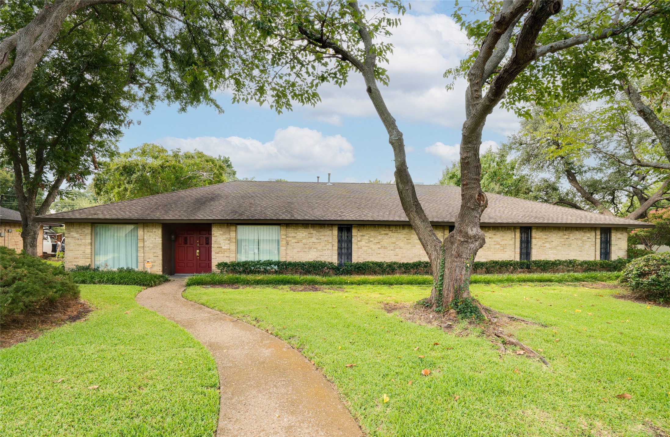 Dallas, Texas, 75244, United States, 4 Bedrooms Bedrooms, ,2 BathroomsBathrooms,Residential,For Sale,1991036