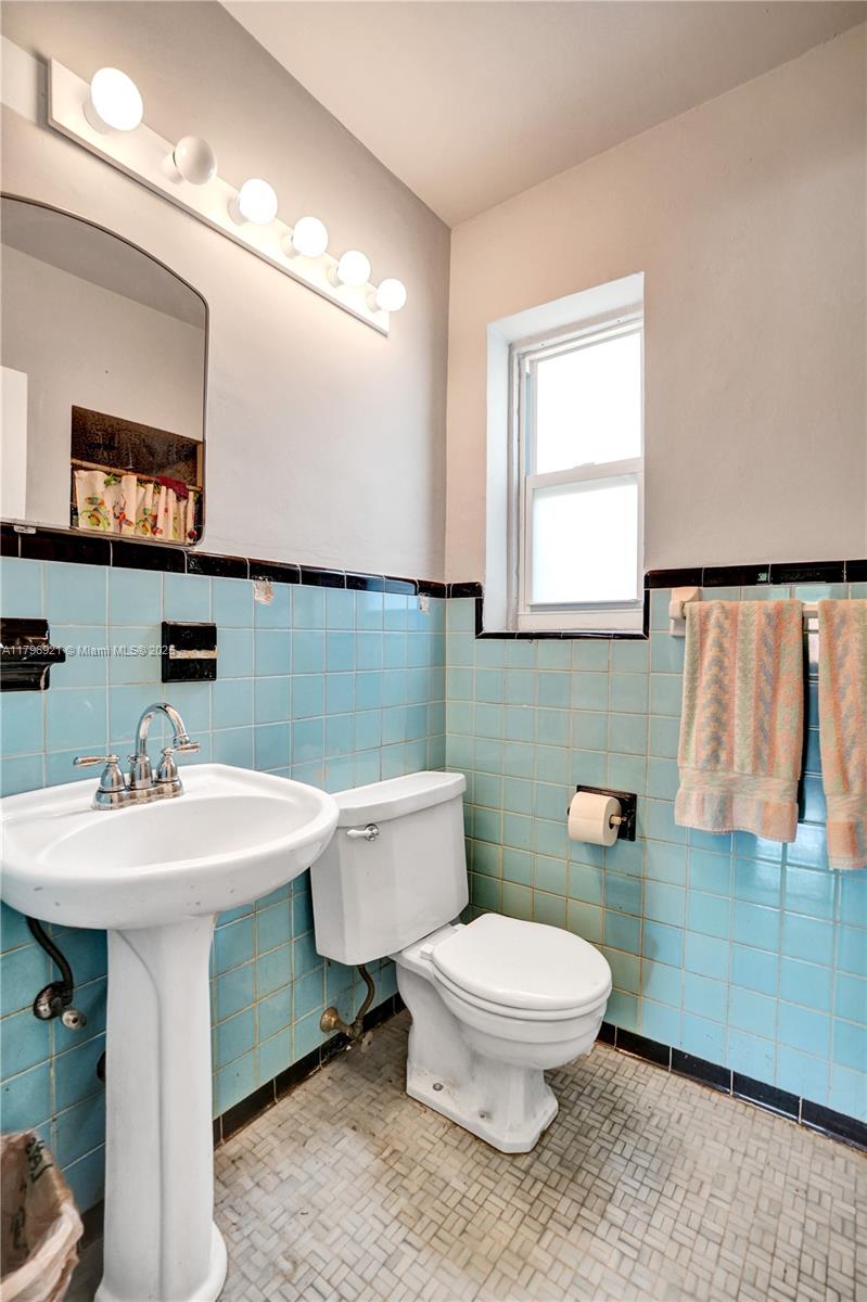 Hollywood, Florida, 33020, United States, 3 Bedrooms Bedrooms, ,3 BathroomsBathrooms,Residential,For Sale,1805248
