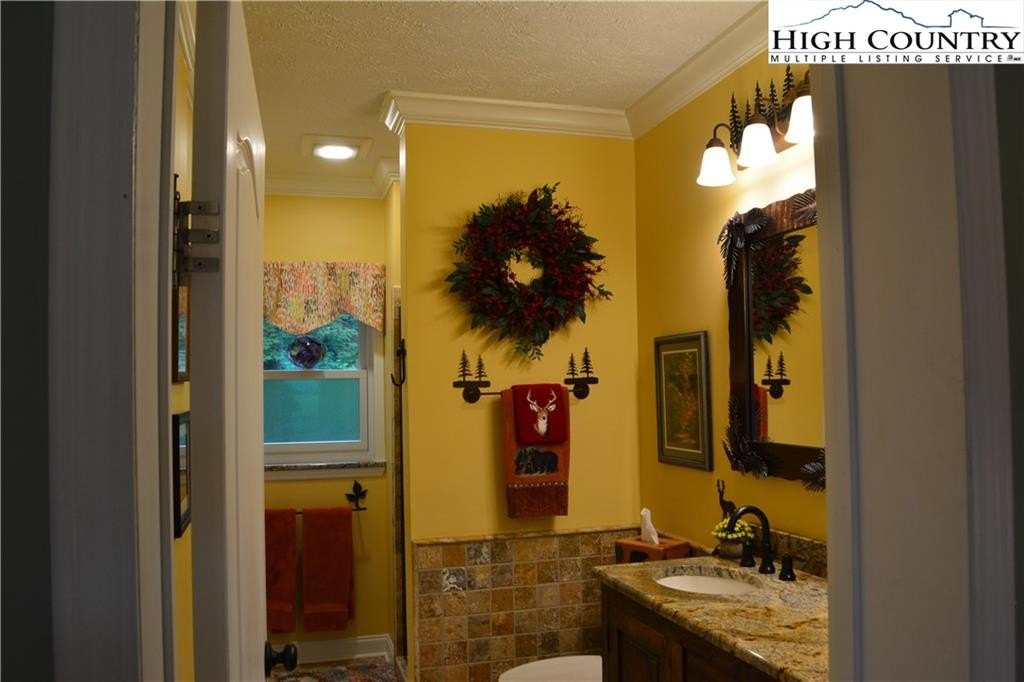 Elk Park, North Carolina, 28622, United States, 3 Bedrooms Bedrooms, ,3 BathroomsBathrooms,Residential,For Sale,1984406