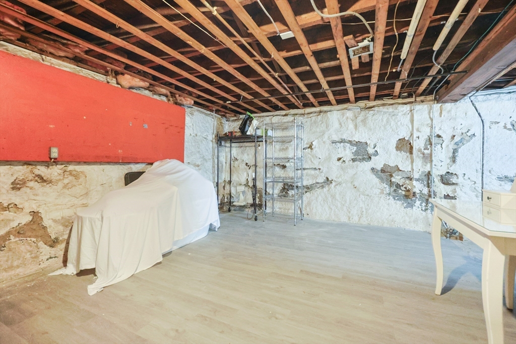 Quincy, Massachusetts, 02169, United States, 4 Bedrooms Bedrooms, ,2 BathroomsBathrooms,Residential,For Sale,2001960