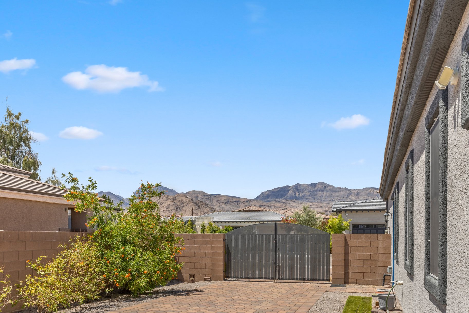  Over Half-Acre Lot Estate with No HOA & Endless Flexibility - 物件實景