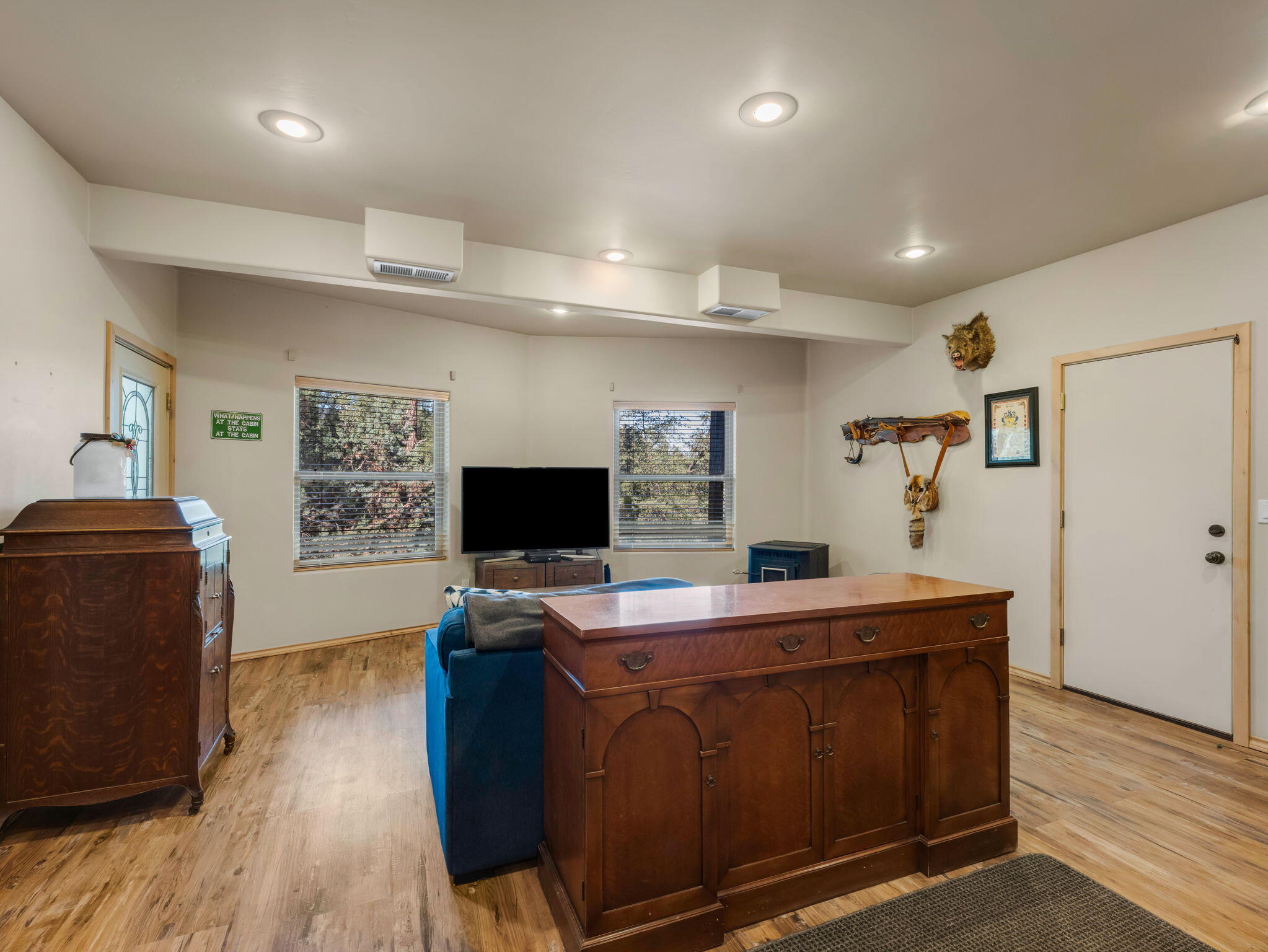 Pine, Arizona, 85544, United States, 3 Bedrooms Bedrooms, ,1 BathroomBathrooms,Residential,For Sale,1862408