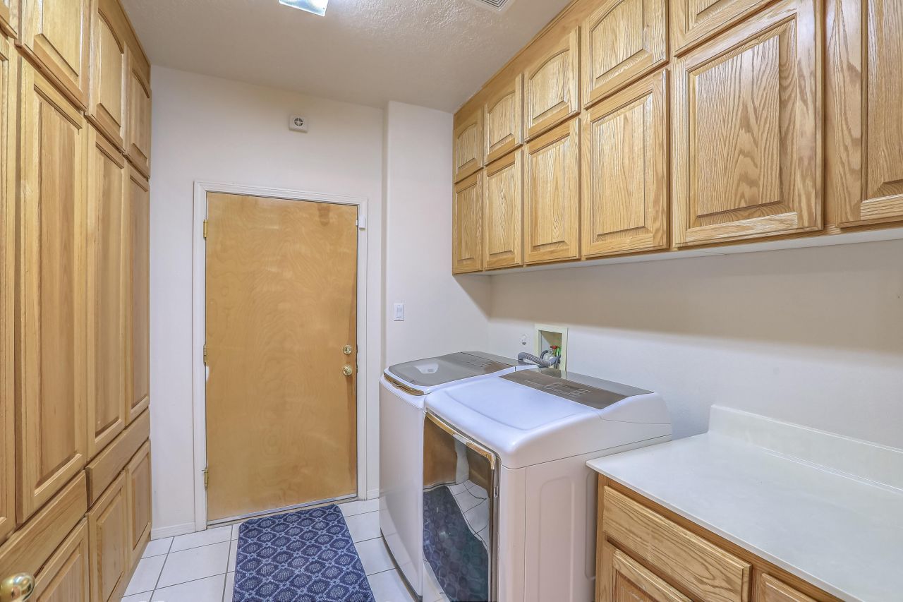 Albuquerque, New Mexico, 87105, United States, 3 Bedrooms Bedrooms, ,4 BathroomsBathrooms,Residential,For Sale,1947085