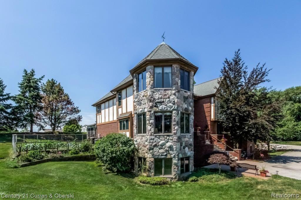Farmington Hills, Michigan, 48331, United States, 6 Bedrooms Bedrooms, ,7 BathroomsBathrooms,Residential,For Sale,1914340