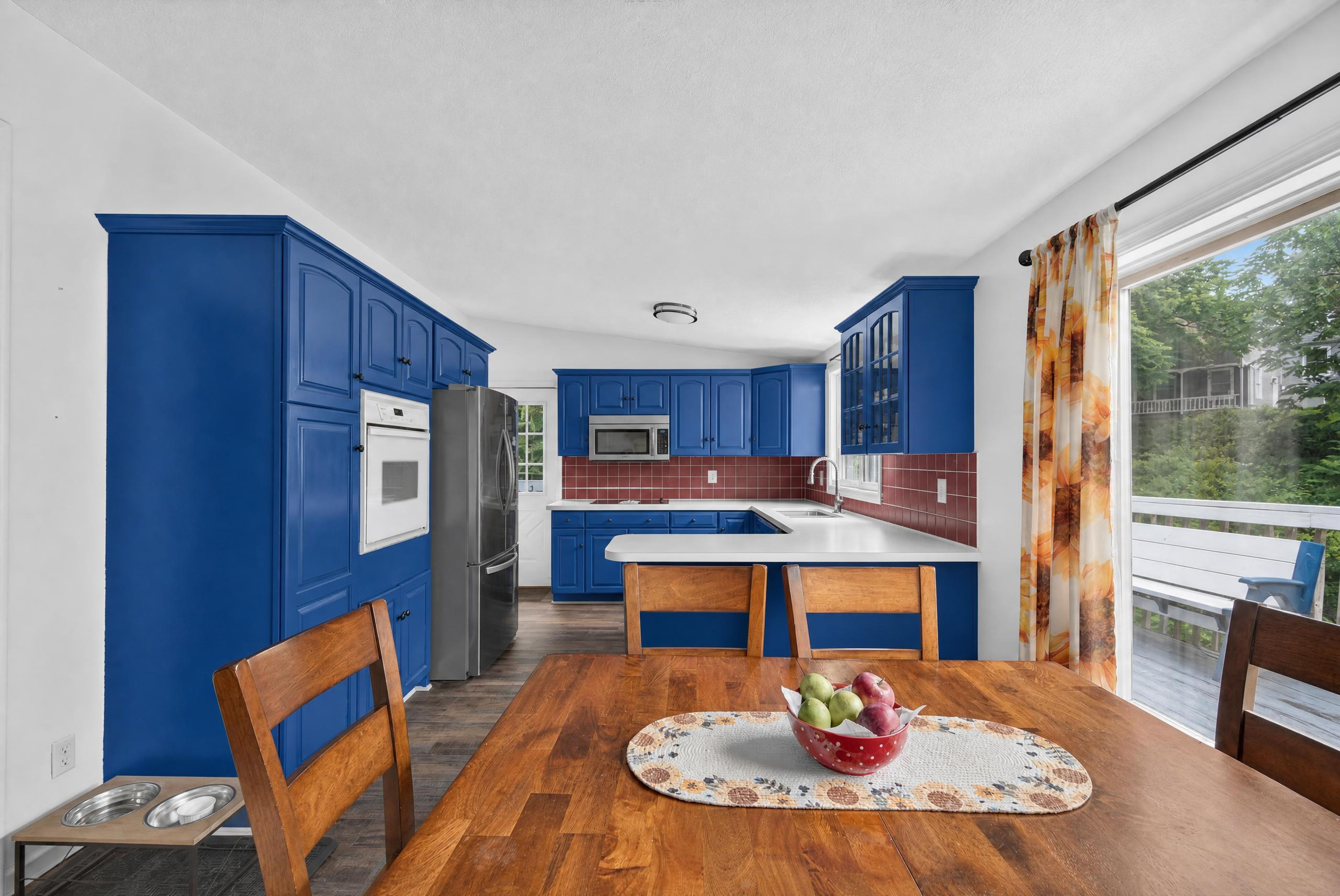  Spacious Two Level Raised Ranch Offers One Floor Living - 物件實景