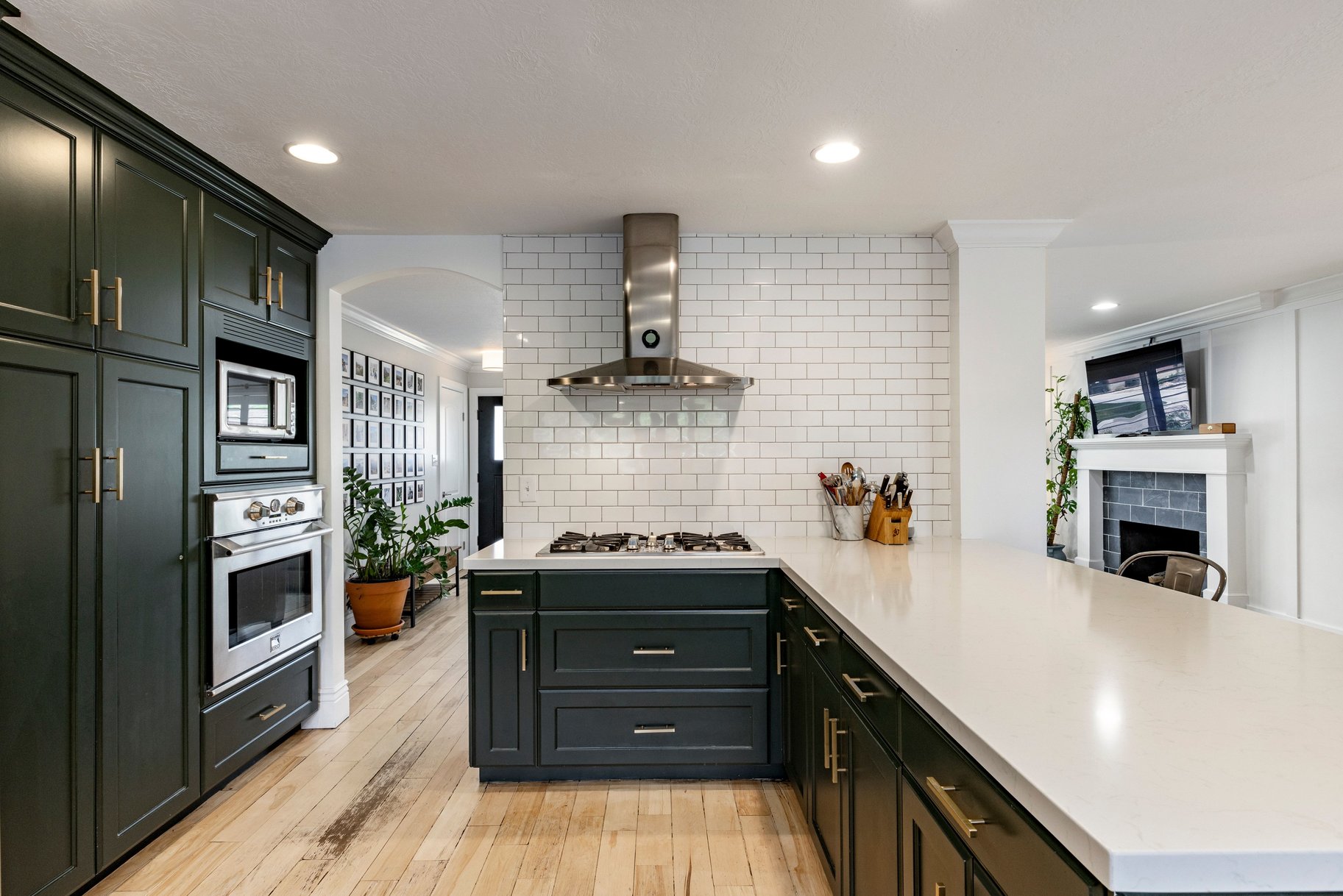  Modernized Millcreek Rambler with Open Living & Private Backyard - 物件實景
