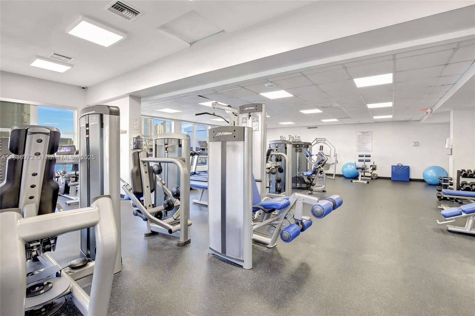 Aventura, Florida, 33180, United States, 2 Bedrooms Bedrooms, ,2 BathroomsBathrooms,Residential,For Sale,1895458