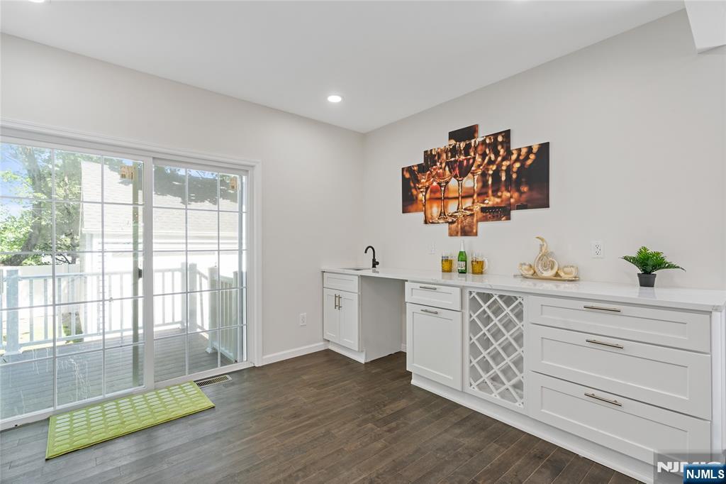 Rutherford, New Jersey, 07070, United States, 3 Bedrooms Bedrooms, ,4 BathroomsBathrooms,Residential,For Sale,1826504