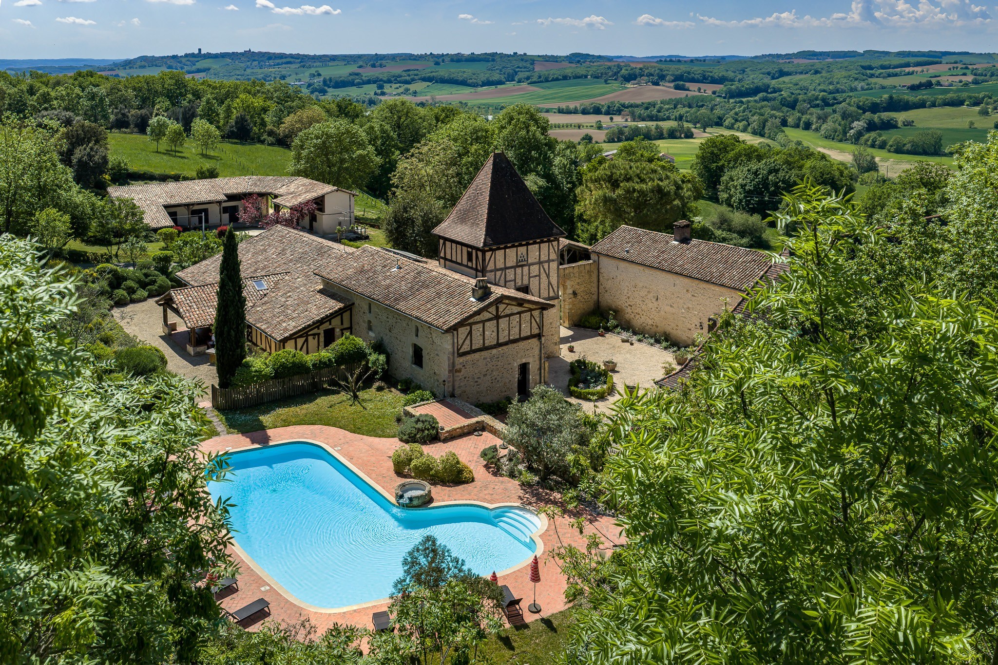  Awakening the Senses in the Land of Azure: A Domain of Light in the Heart of Lo… - 物件實景