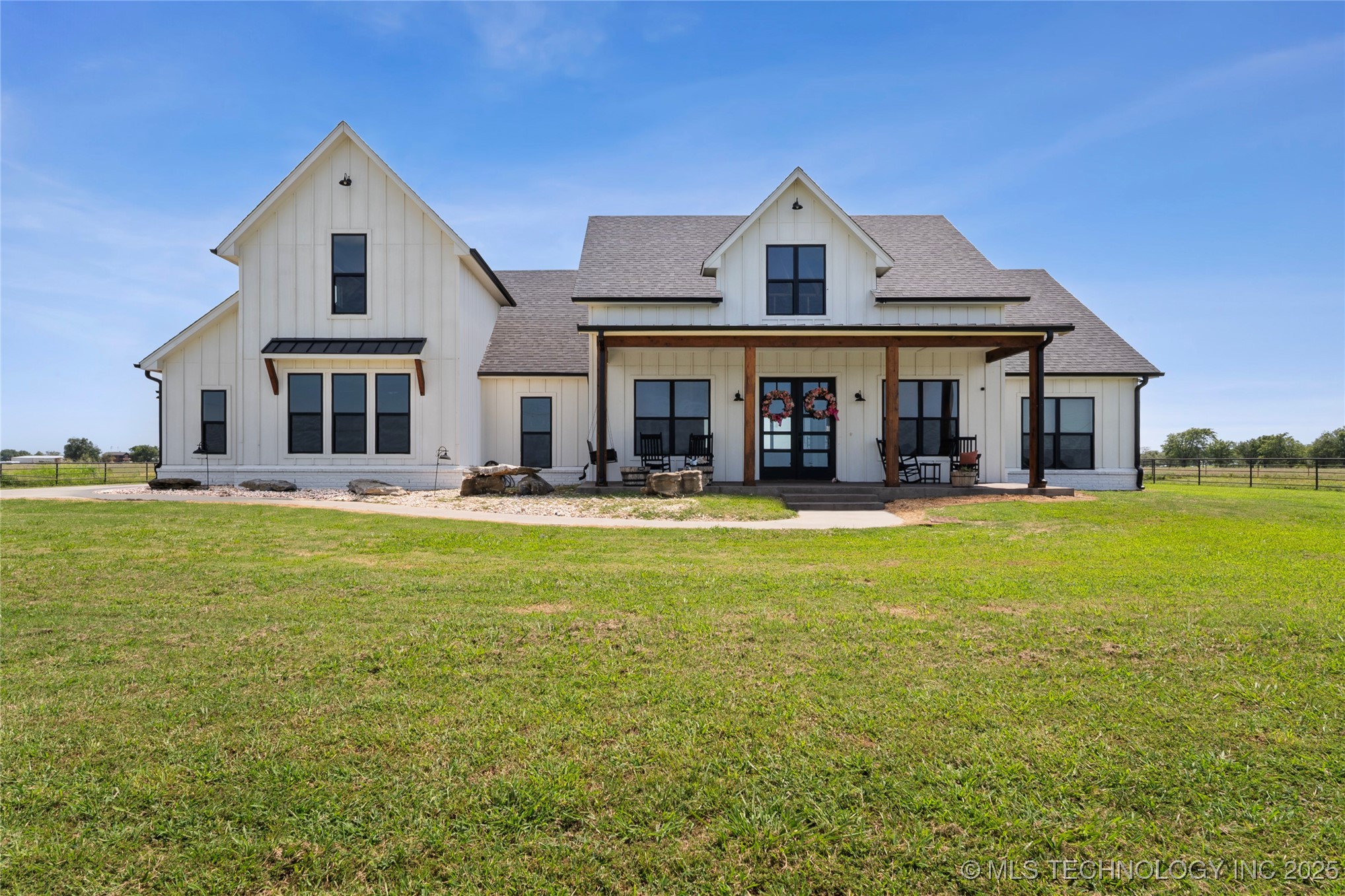 Pryor, Oklahoma, 74361, United States, 4 Bedrooms Bedrooms, ,4 BathroomsBathrooms,Residential,For Sale,1916724