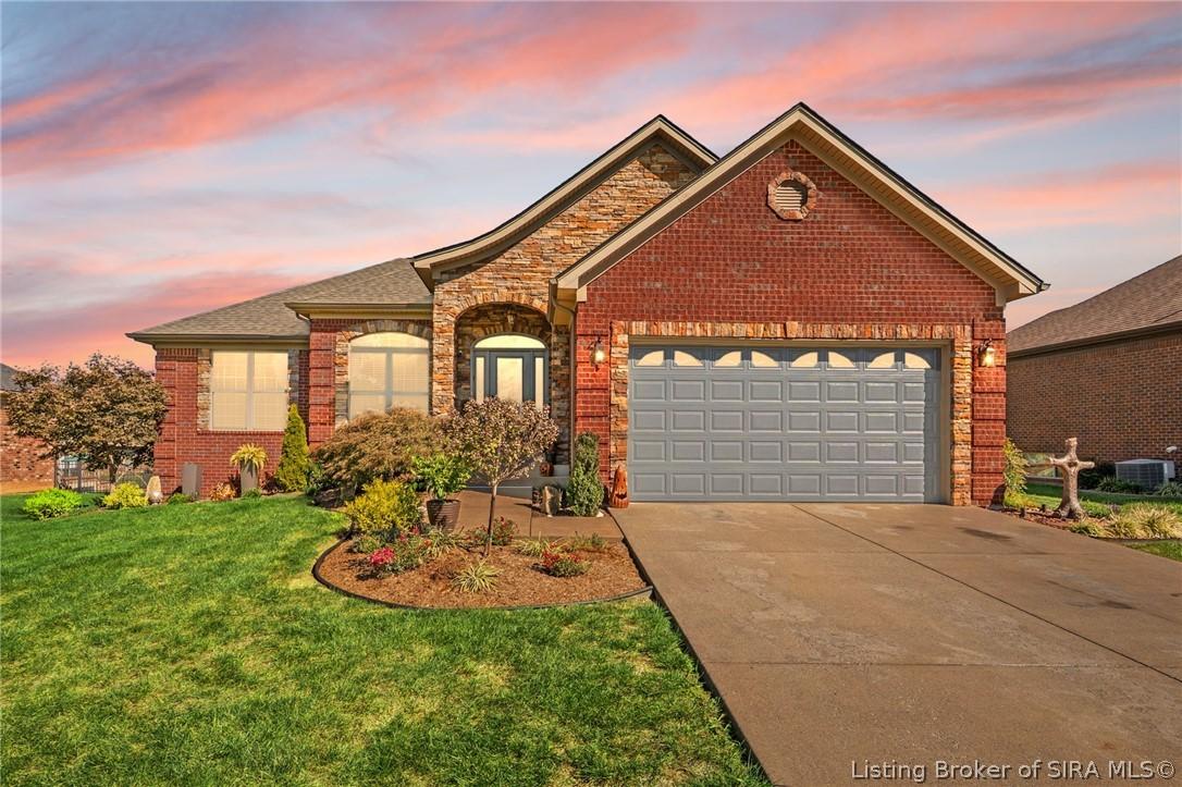 Melborne Dr, Charlestown, IN 47111