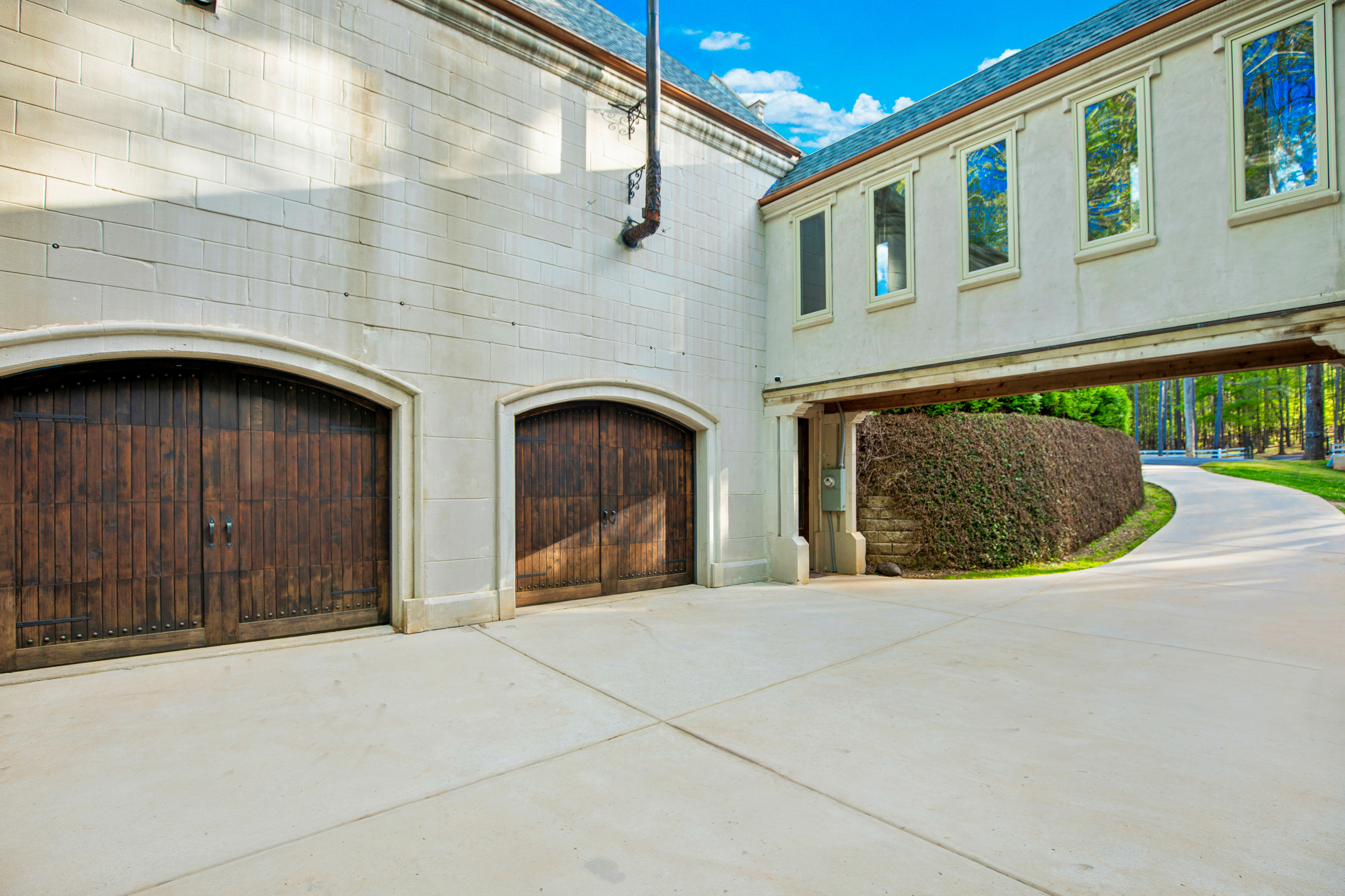  Secluded Sophistication on Over Six Acres with Winding Creek - 物件實景