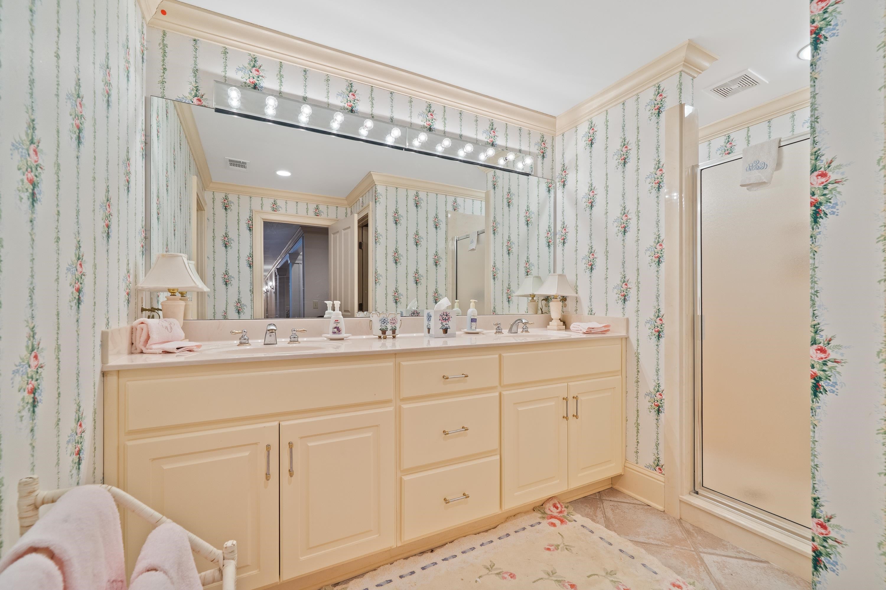 Greensboro, Georgia, 30642, United States, 7 Bedrooms Bedrooms, ,8 BathroomsBathrooms,Residential,For Sale,1984932