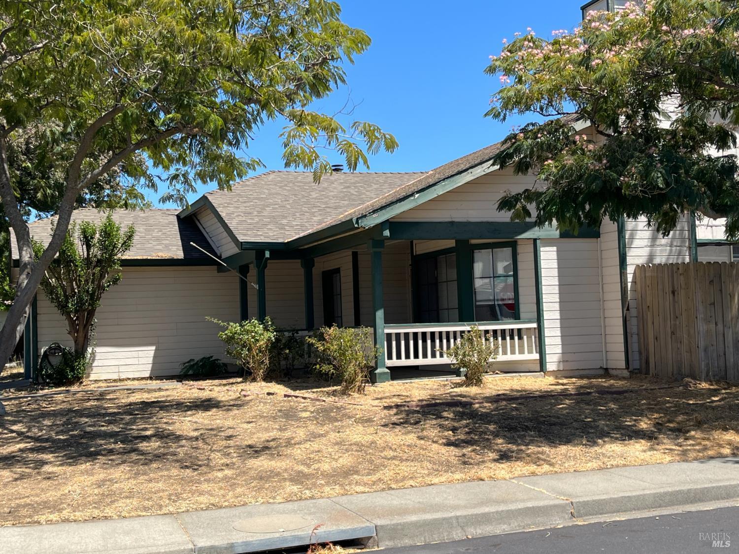 Vacaville, California, 95687, United States, 3 Bedrooms Bedrooms, ,2 BathroomsBathrooms,Residential,For Sale,1909138