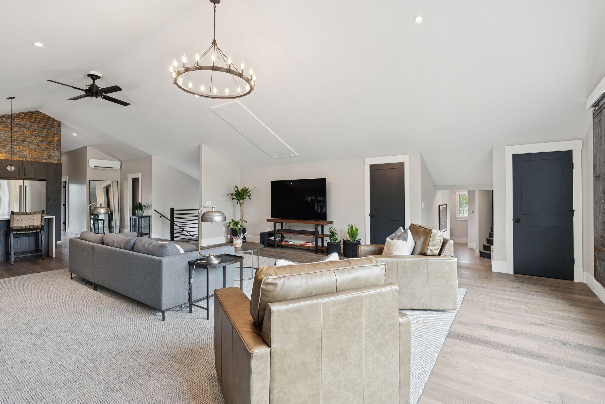 Falmouth, Maine, 04105, United States, 3 Bedrooms Bedrooms, ,4 BathroomsBathrooms,Residential,For Sale,1975511