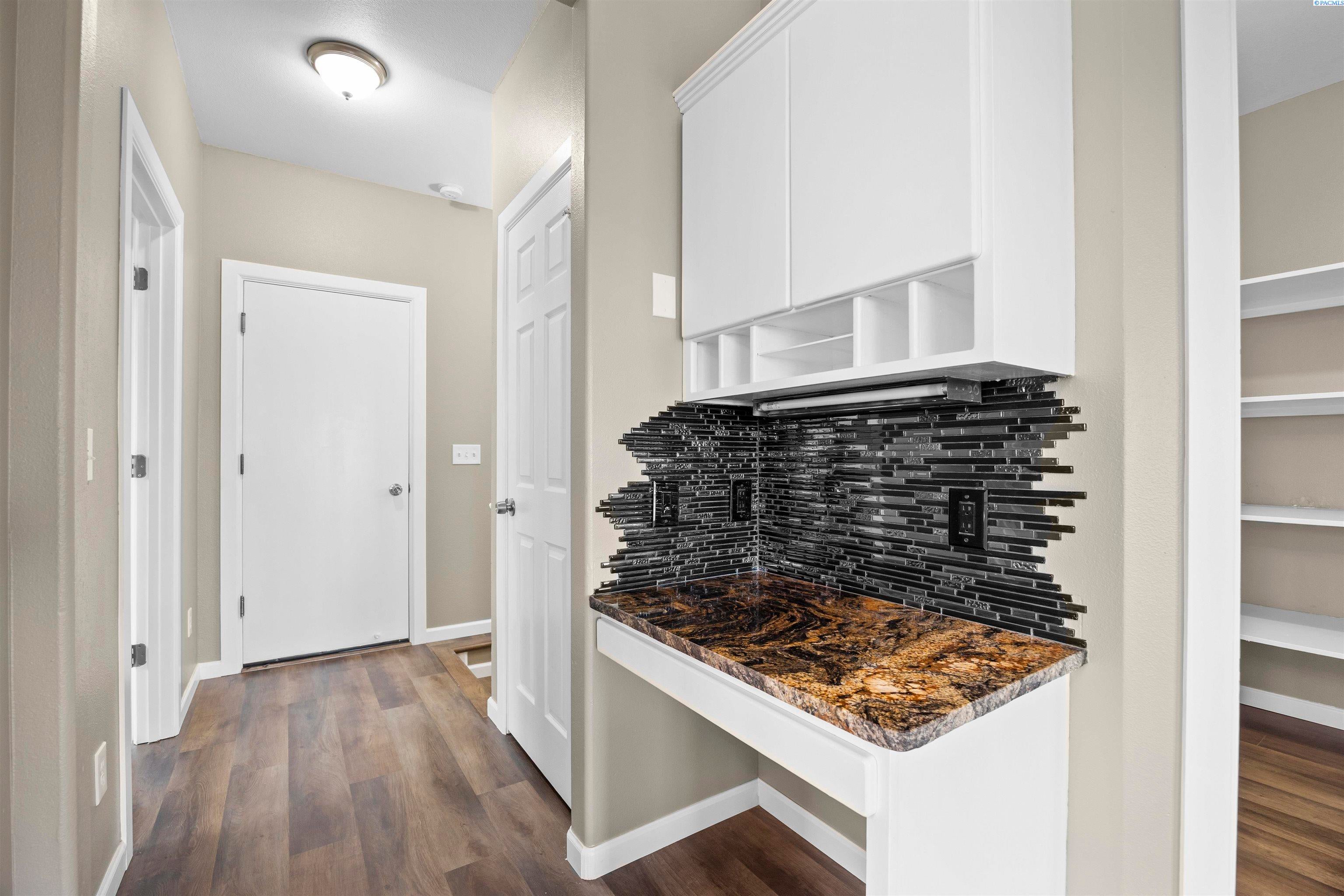 West Richland, Washington, 99353, United States, 5 Bedrooms Bedrooms, ,3 BathroomsBathrooms,Residential,For Sale,2020893