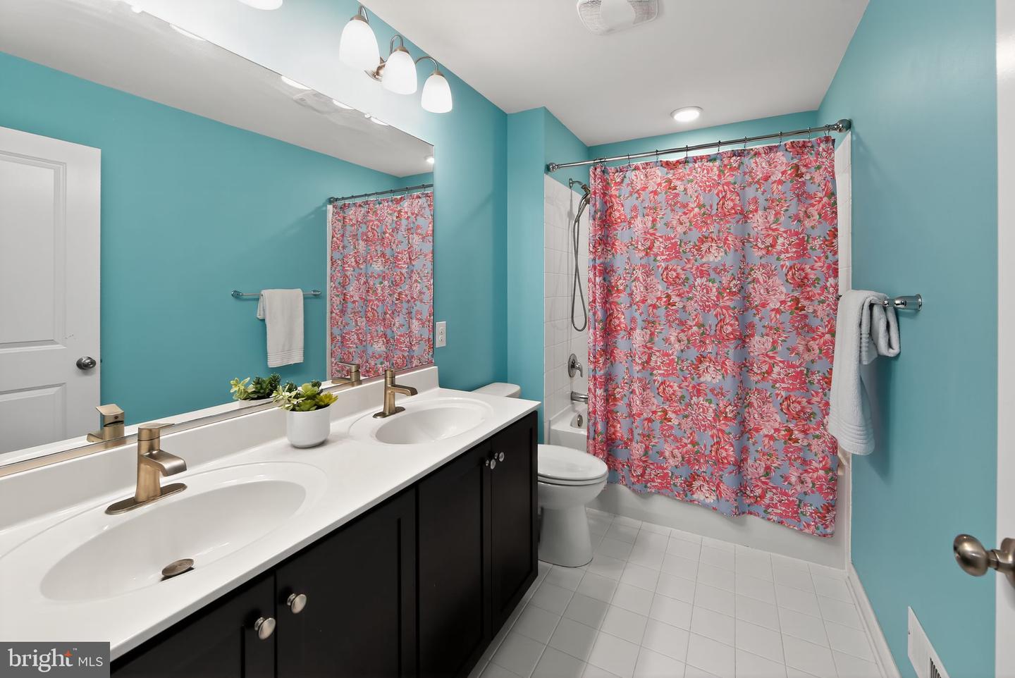 Downingtown, Pennsylvania, 19335, United States, 5 Bedrooms Bedrooms, ,4 BathroomsBathrooms,Residential,For Sale,1989735