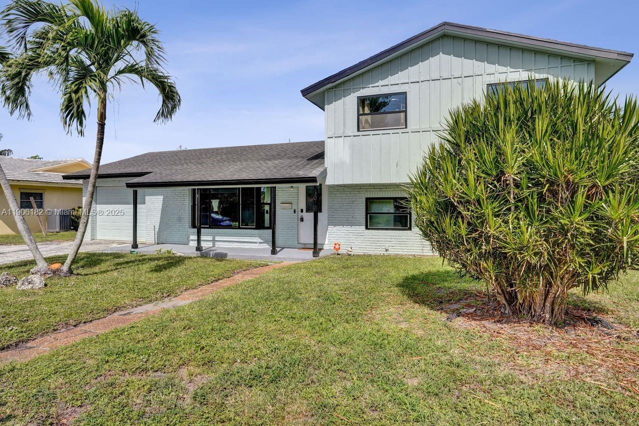 West Palm Beach, Florida, 33407, United States, 6 Bedrooms Bedrooms, ,5 BathroomsBathrooms,Residential,For Sale,1987925