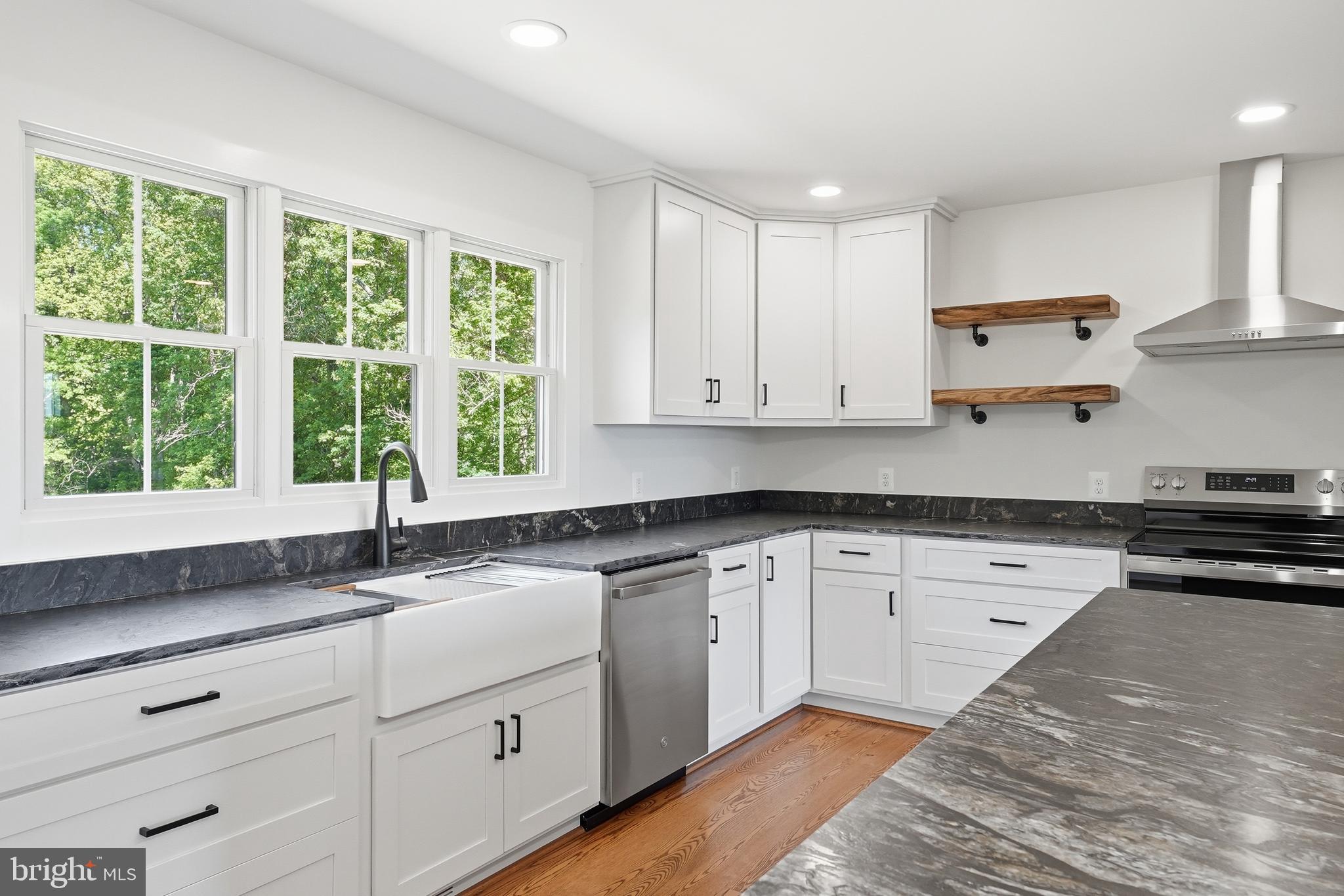 Reva, Virginia, 22735, United States, 2 Bedrooms Bedrooms, ,2 BathroomsBathrooms,Residential,For Sale,2048216