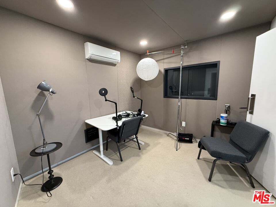 Venice, California, 90291, United States, 2 Bedrooms Bedrooms, ,2 BathroomsBathrooms,Residential,For Sale,1989635