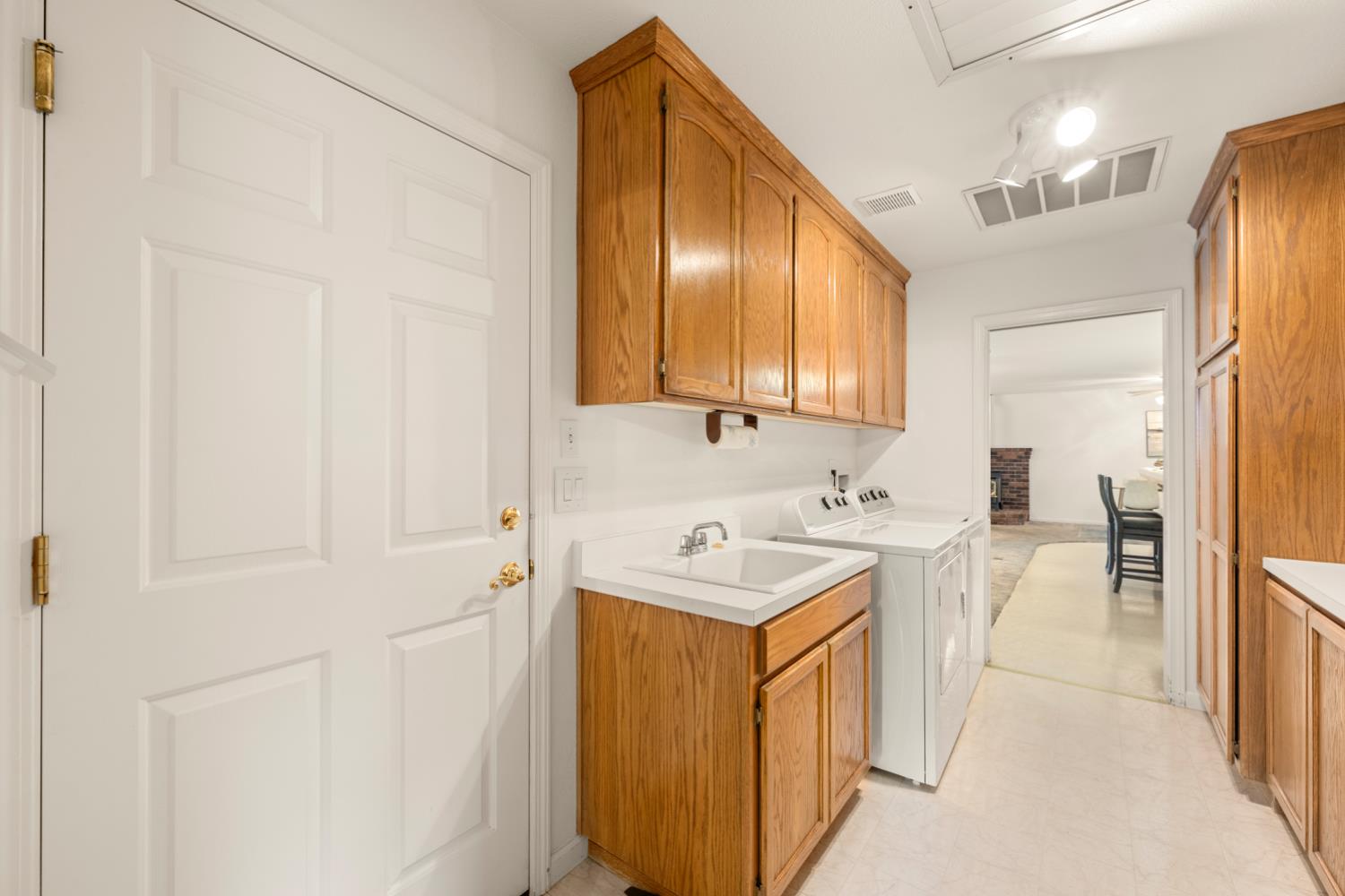 Shingle Springs, California, 95682, United States, 3 Bedrooms Bedrooms, ,3 BathroomsBathrooms,Residential,For Sale,1997420