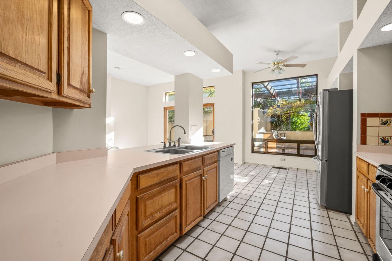 Albuquerque, New Mexico, 87111, United States, 4 Bedrooms Bedrooms, ,3 BathroomsBathrooms,Residential,For Sale,1947395