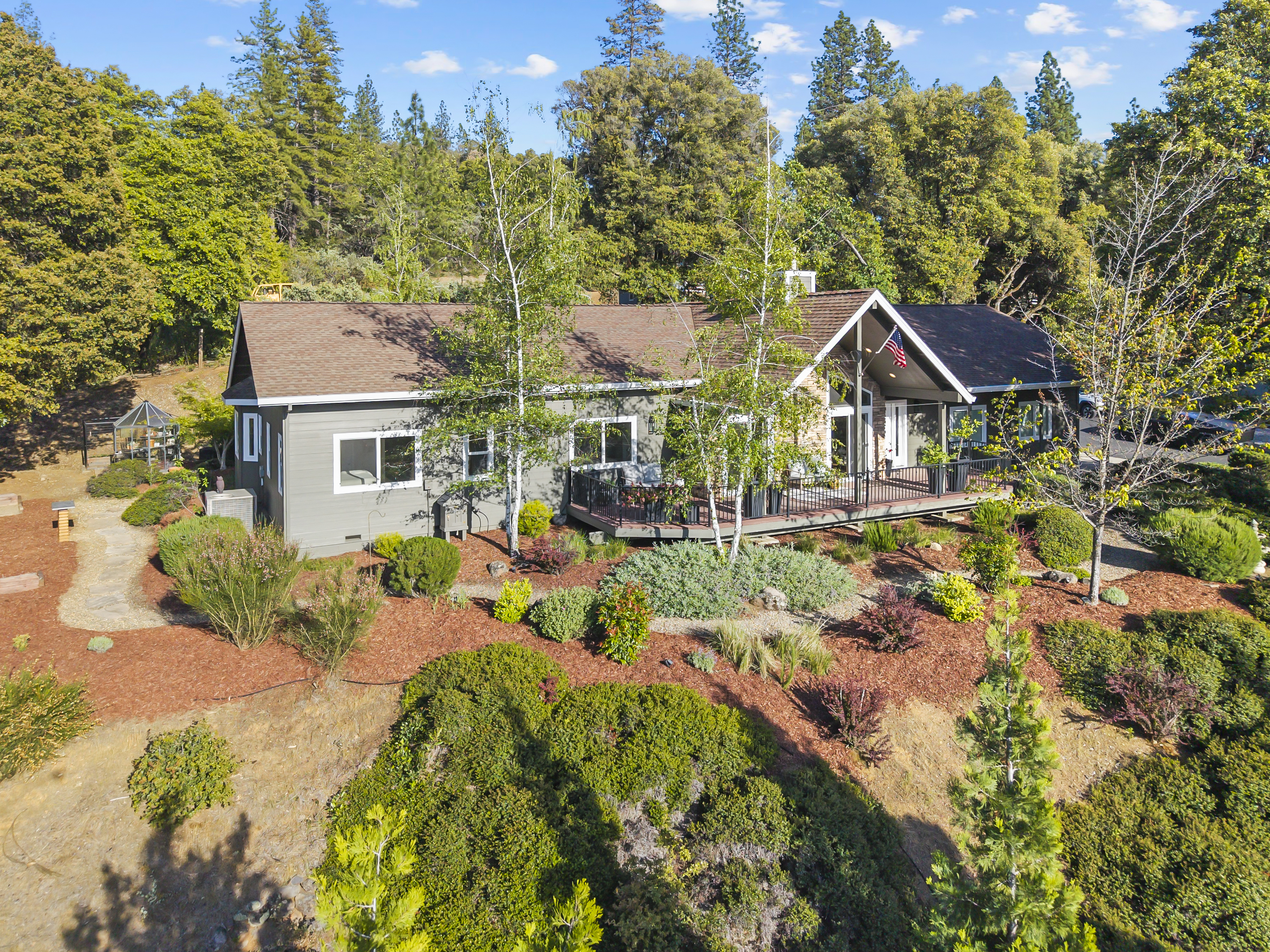  Thoughtfully Designed Living with Income Potential - 物件實景