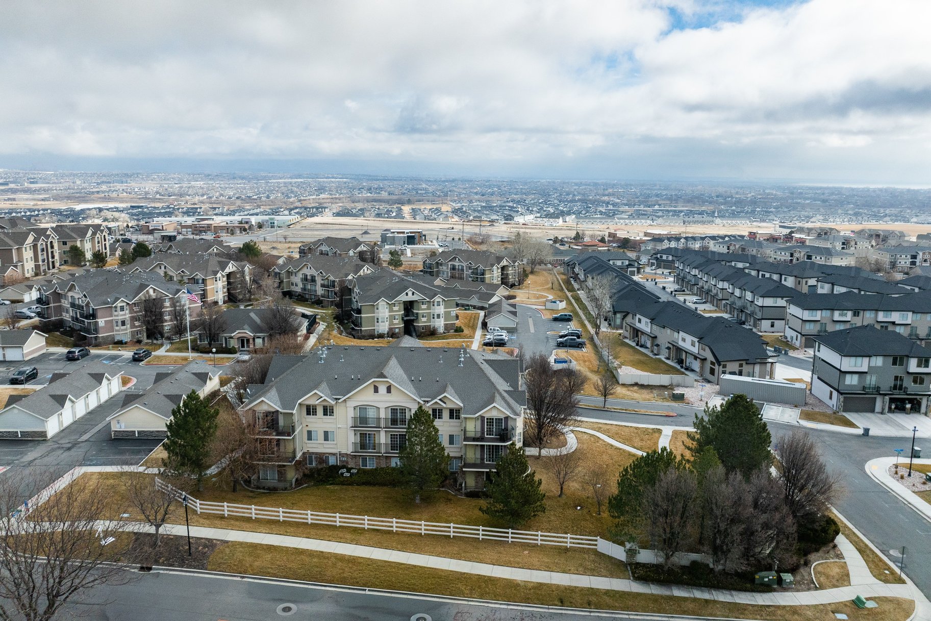  Quiet 3-Bed Condo Near Schools & Parks - 物件實景