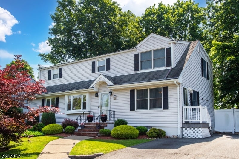 Wayne Twp., New Jersey, 07470, United States, 5 Bedrooms Bedrooms, ,3 BathroomsBathrooms,Residential,For Sale,1928449