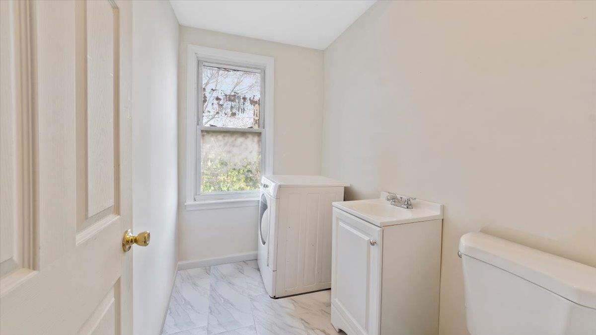 Bronx, New York, 10465, United States, 5 Bedrooms Bedrooms, ,4 BathroomsBathrooms,Residential,For Sale,1900837