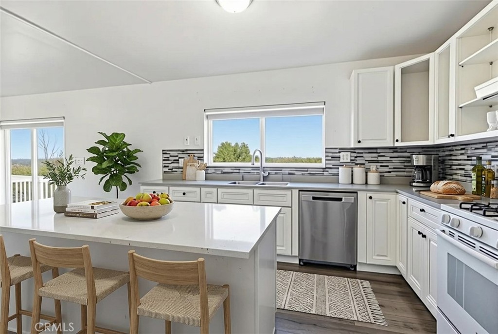 Los Angeles, California, 90063, United States, 5 Bedrooms Bedrooms, ,Residential,For Sale,2014763