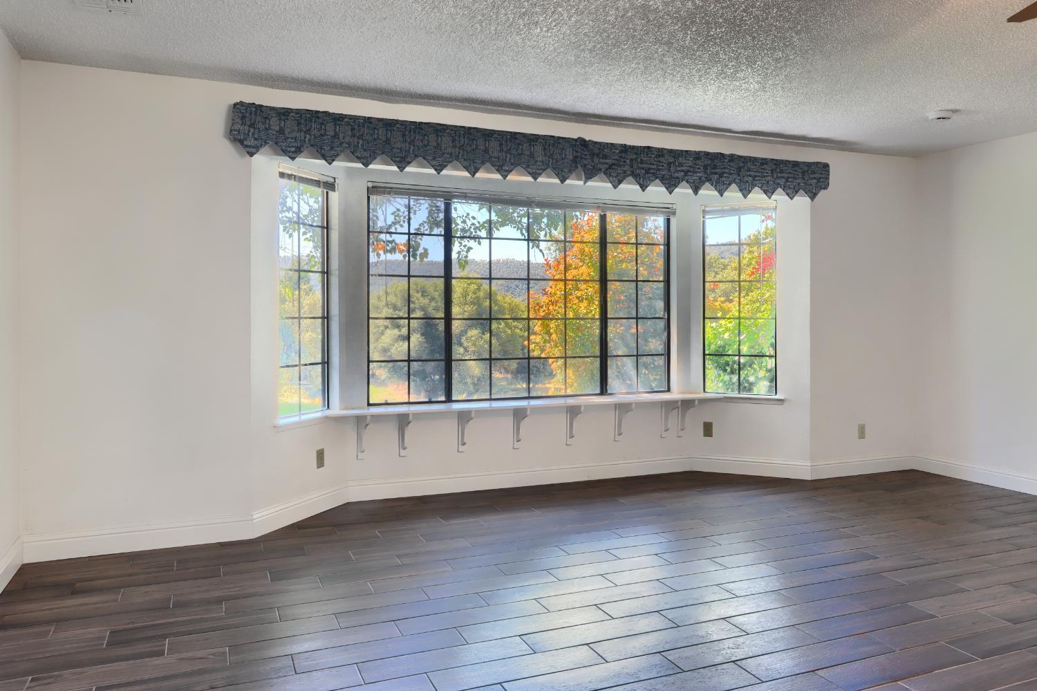 Ahwahnee, California, 93601, United States, 3 Bedrooms Bedrooms, ,2 BathroomsBathrooms,Residential,For Sale,1915922