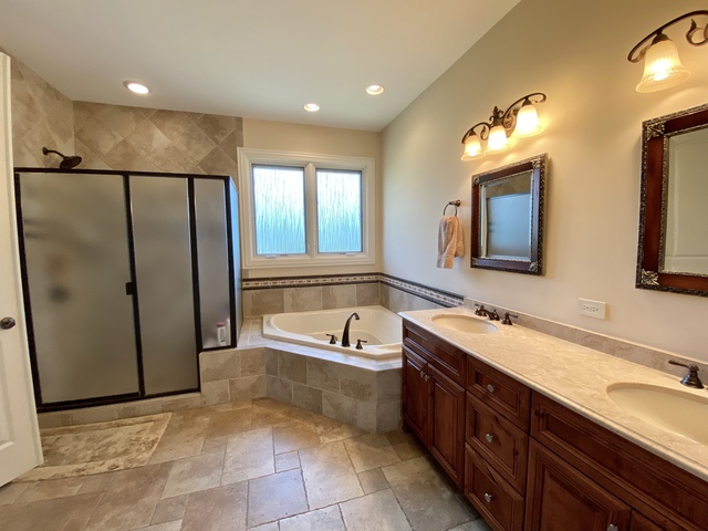 Mokena, Illinois, 60448, United States, 5 Bedrooms Bedrooms, ,4 BathroomsBathrooms,Residential,For Sale,1915819