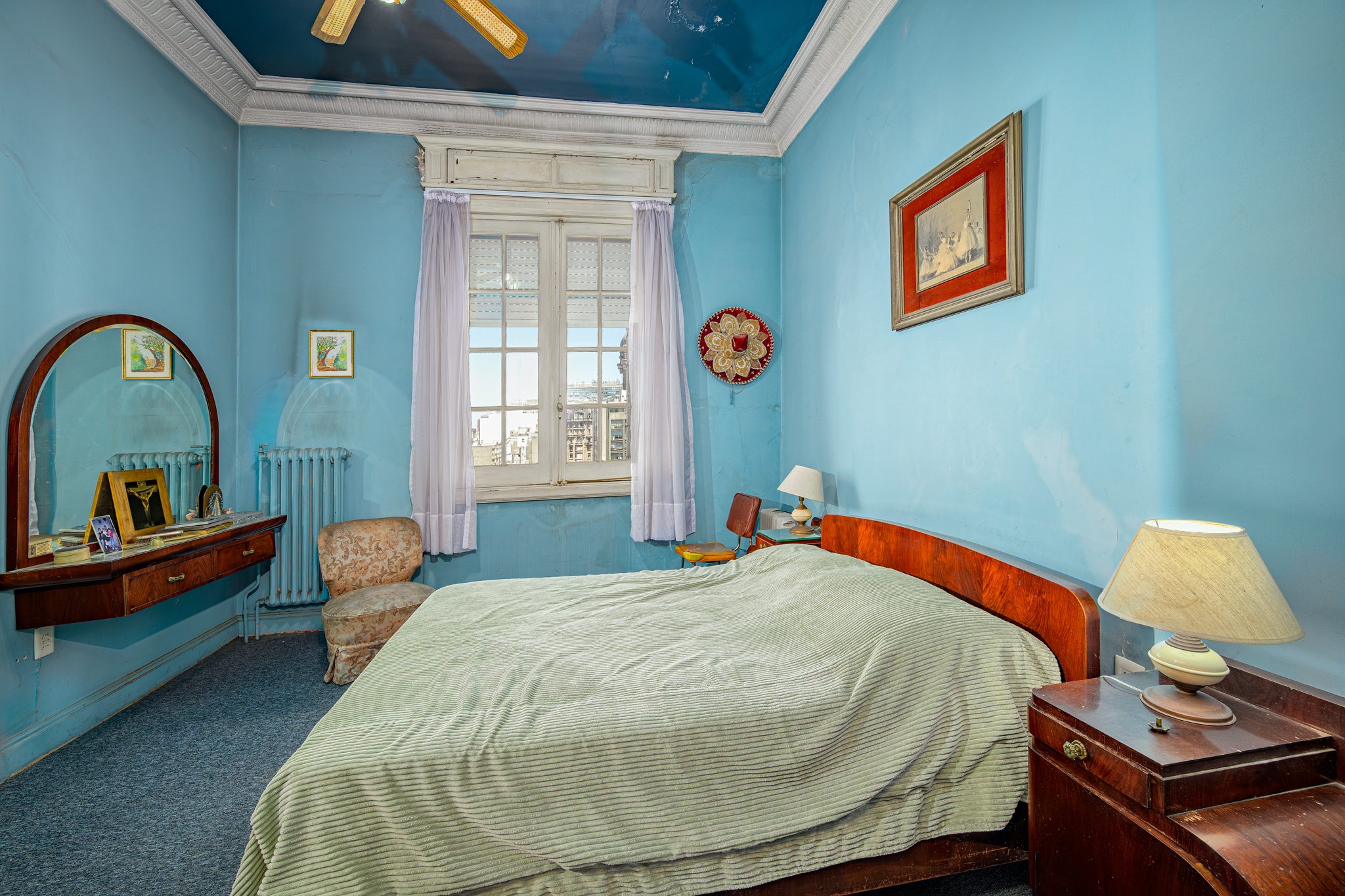  Spacious Fifth-Floor Apartment in Montevideo