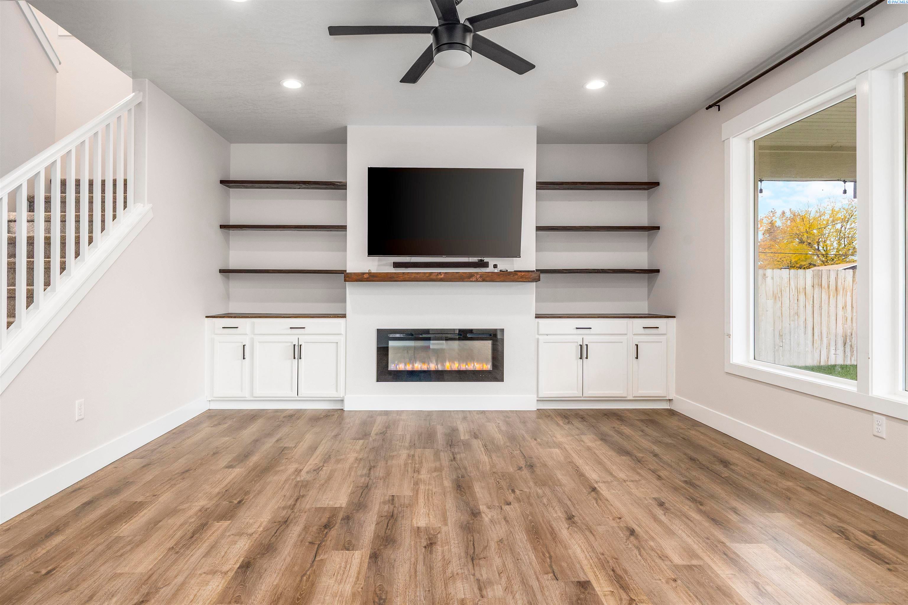 Grandview, Washington, 98930, United States, 5 Bedrooms Bedrooms, ,3 BathroomsBathrooms,Residential,For Sale,1988632