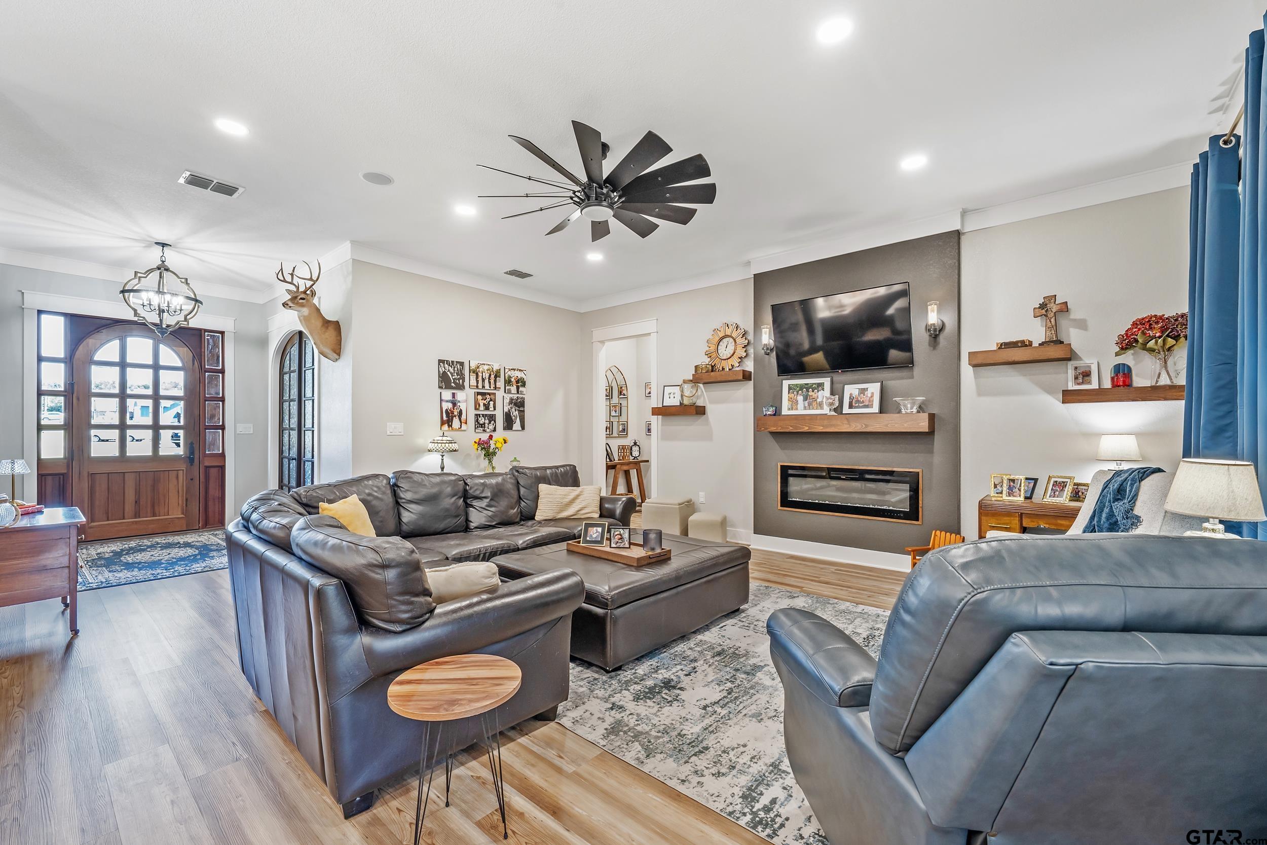 Mineola, Texas, 75773, United States, 3 Bedrooms Bedrooms, ,3 BathroomsBathrooms,Residential,For Sale,1951277