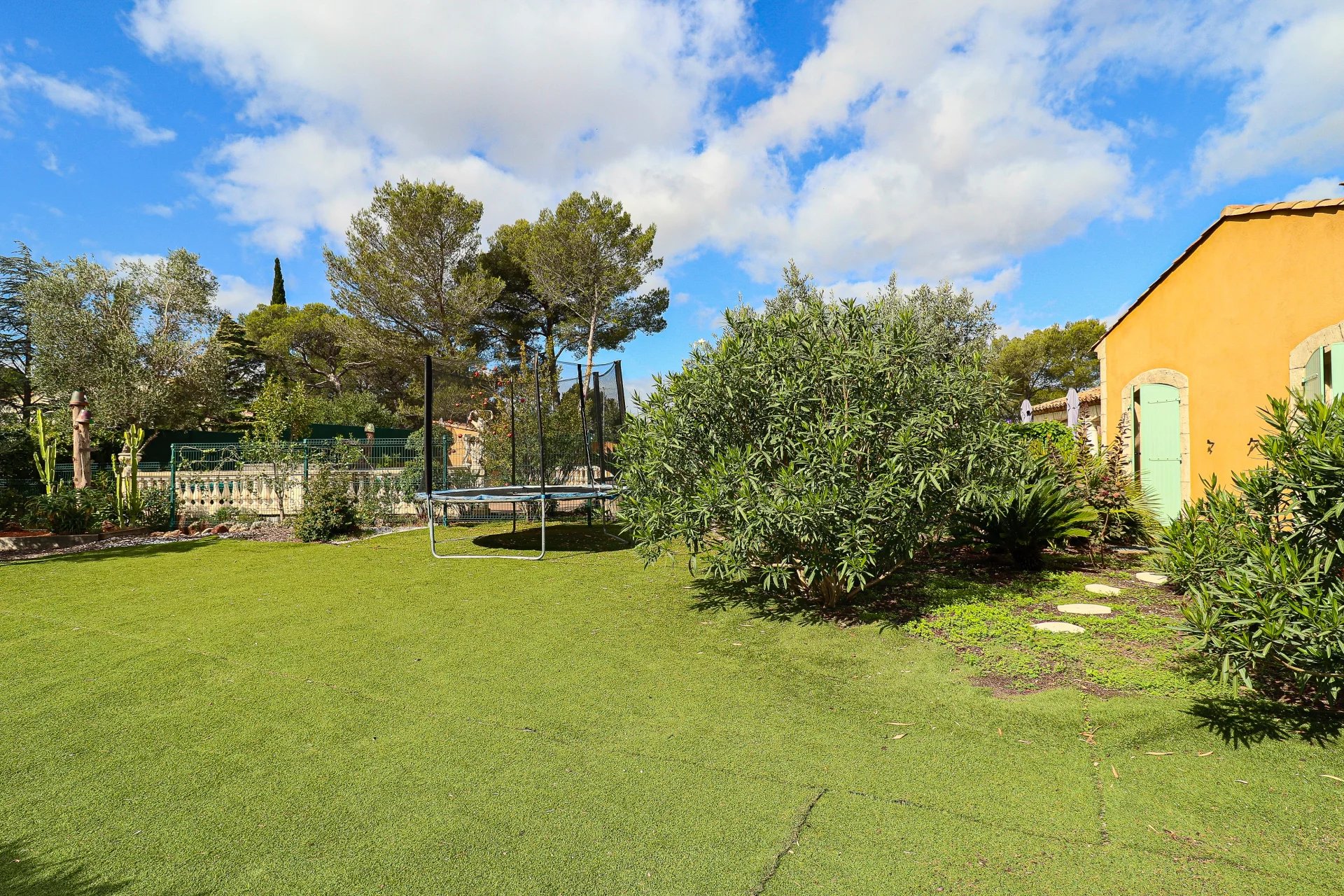 Saint-Raphaël, Provence-Alpes-Côte d’Azur, 83700, FR, 4 Bedrooms Bedrooms, ,Residential,For Sale,1994495