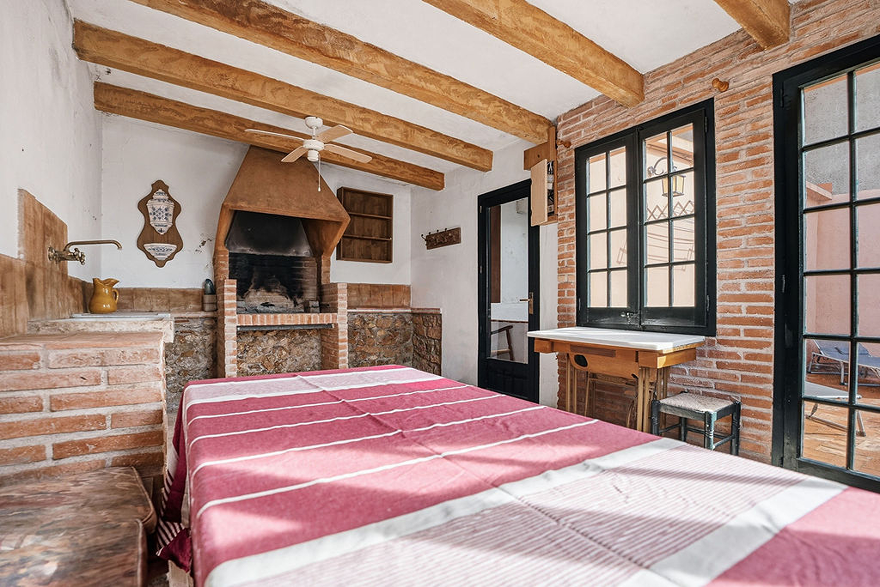  Charming 19th century stone house in the heart of L